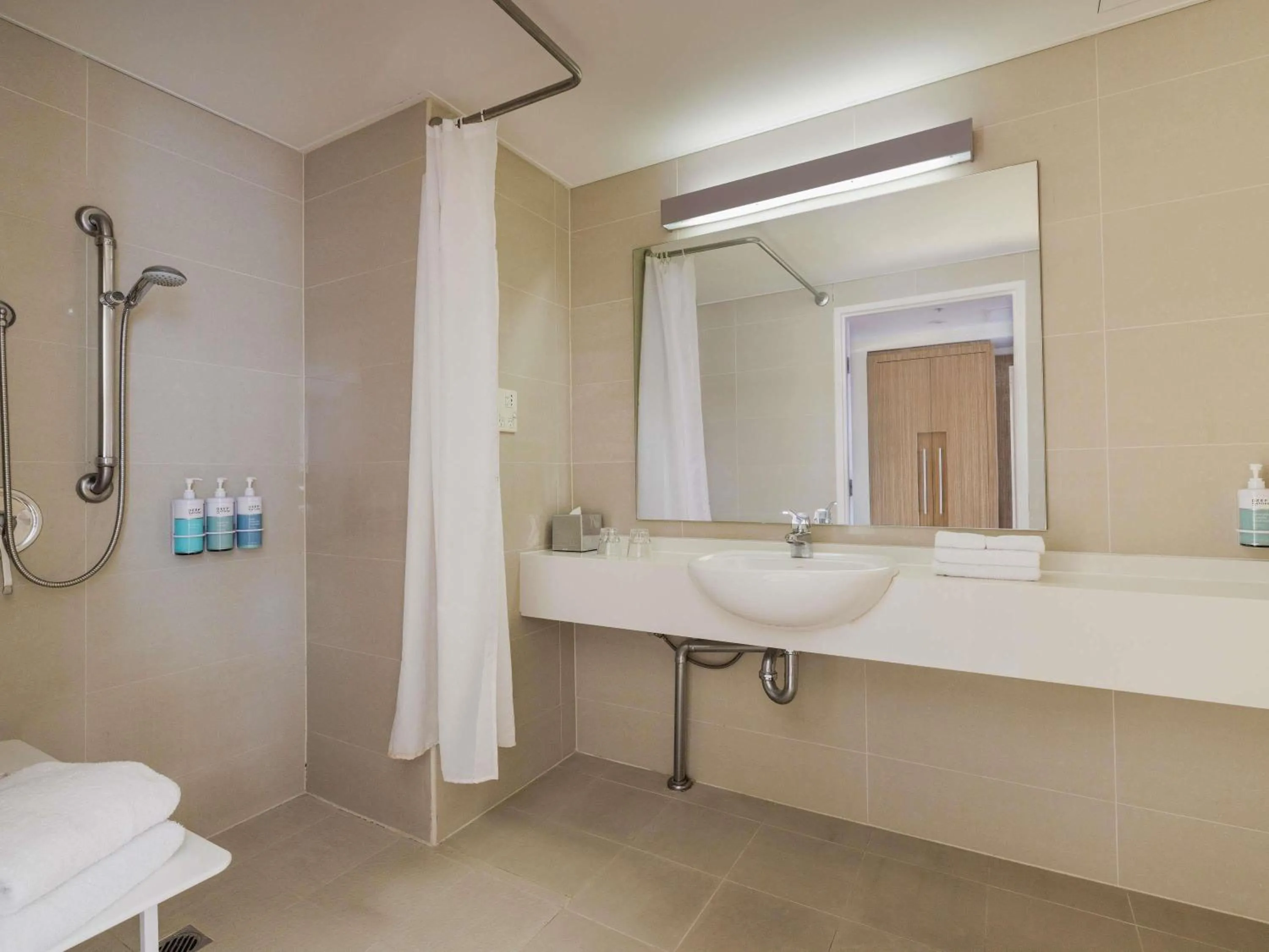 Bedroom in Novotel Sydney Olympic Park