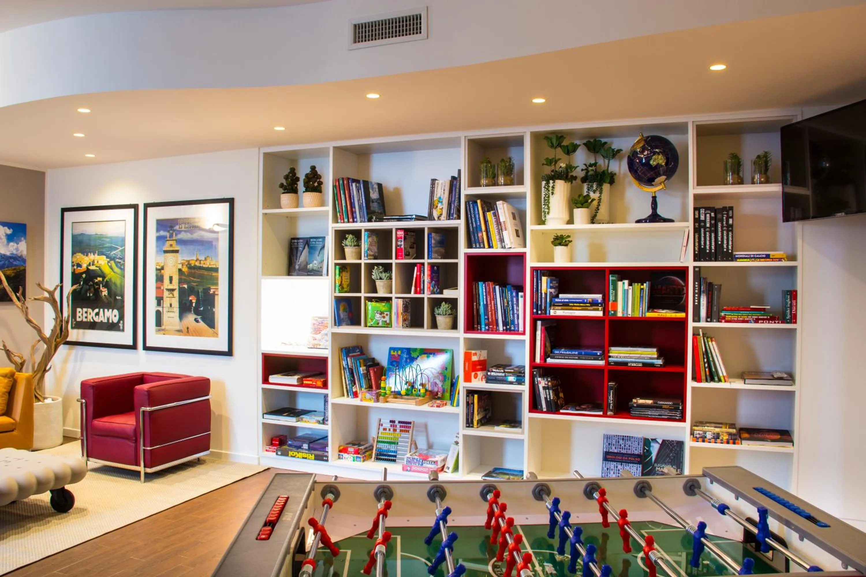 Communal lounge/ TV room in Hotel Borgo Brianteo