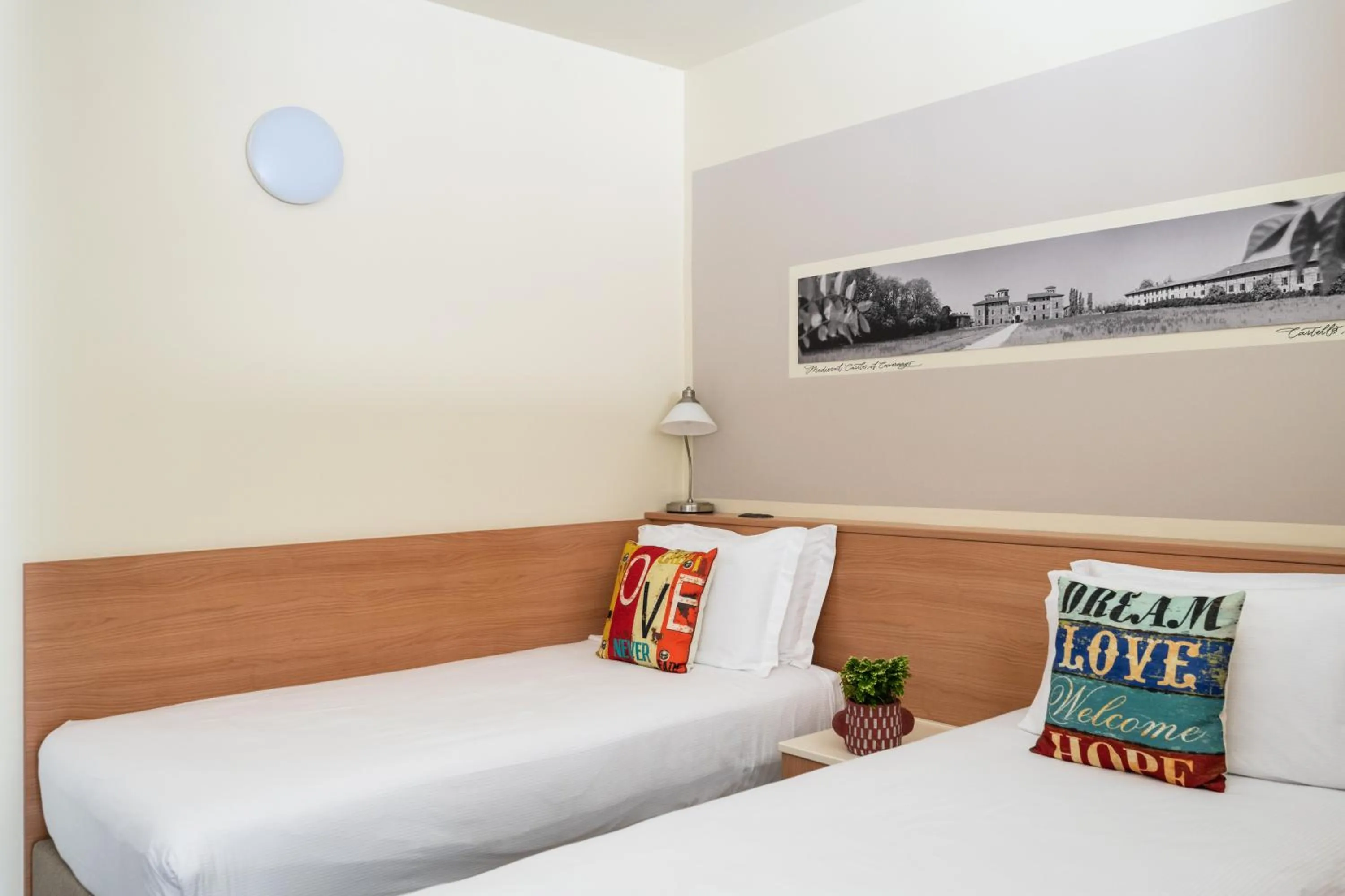 Photo of the whole room, Bed in Hotel Borgo Brianteo