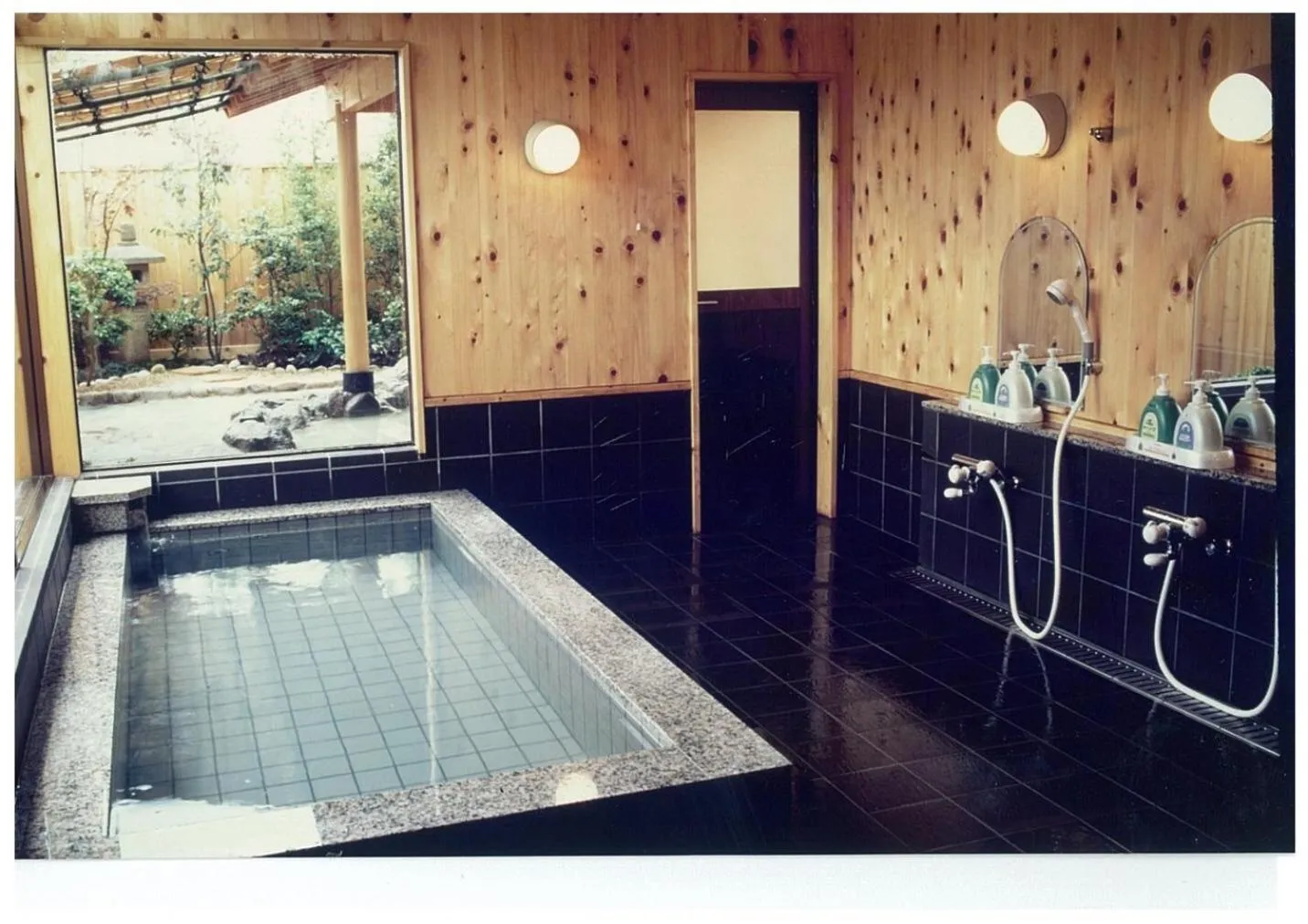 Public Bath in Hakone Onsen Yuyado Yamanoshou