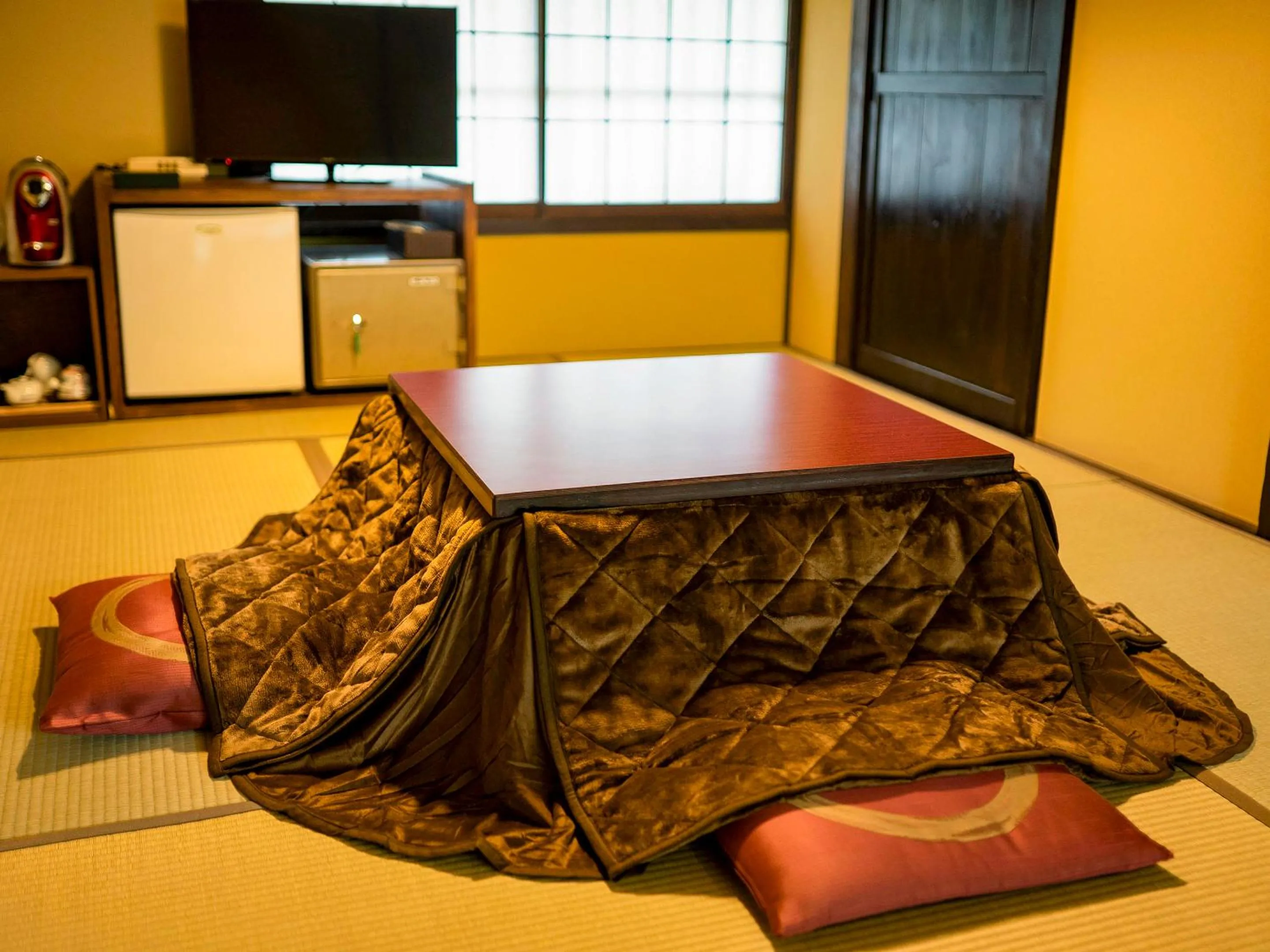 Photo of the whole room, Bed in Hakone Onsen Yuyado Yamanoshou