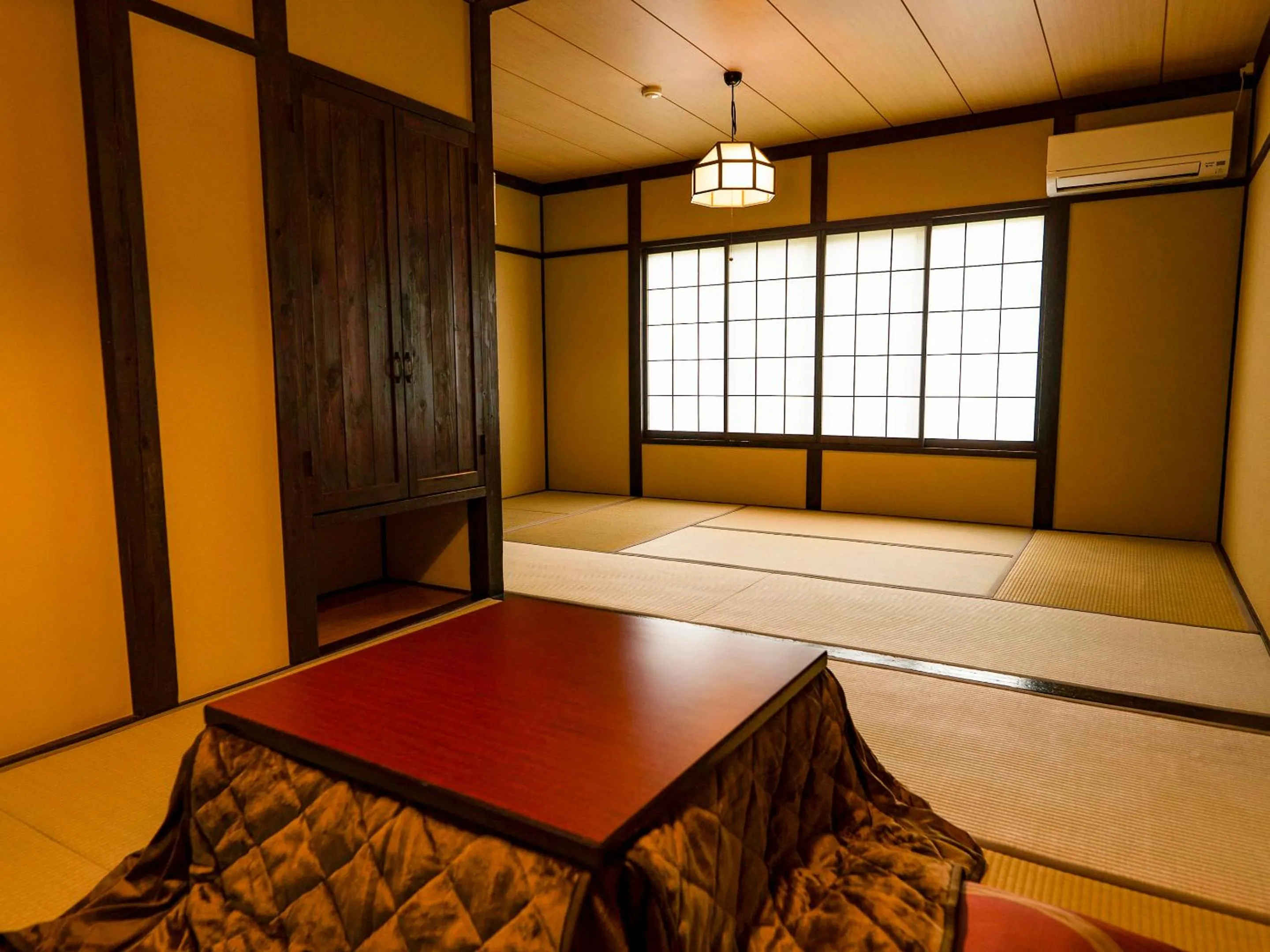 Photo of the whole room, Bed in Hakone Onsen Yuyado Yamanoshou
