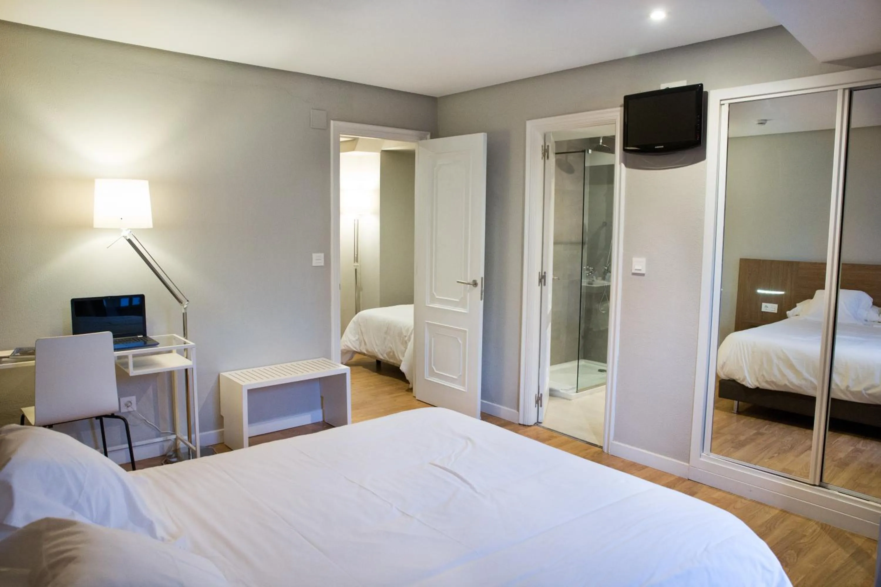 Photo of the whole room in Hotel Mogay