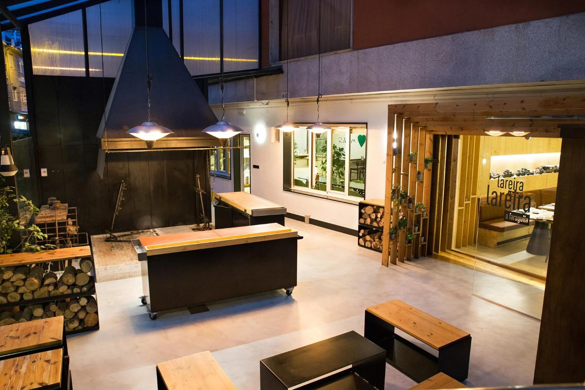 Restaurant/places to eat in Hotel Mogay