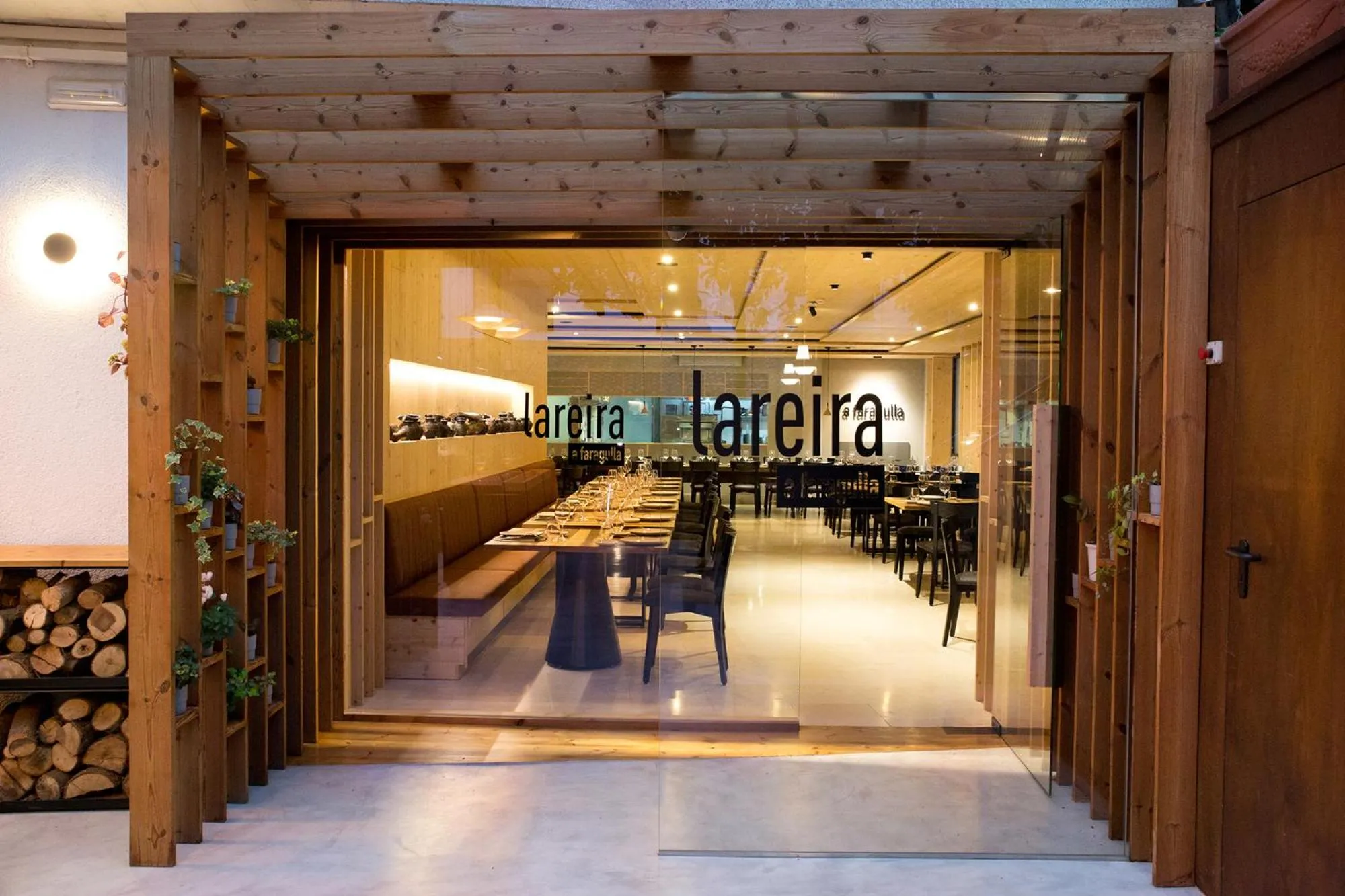 Restaurant/places to eat in Hotel Mogay