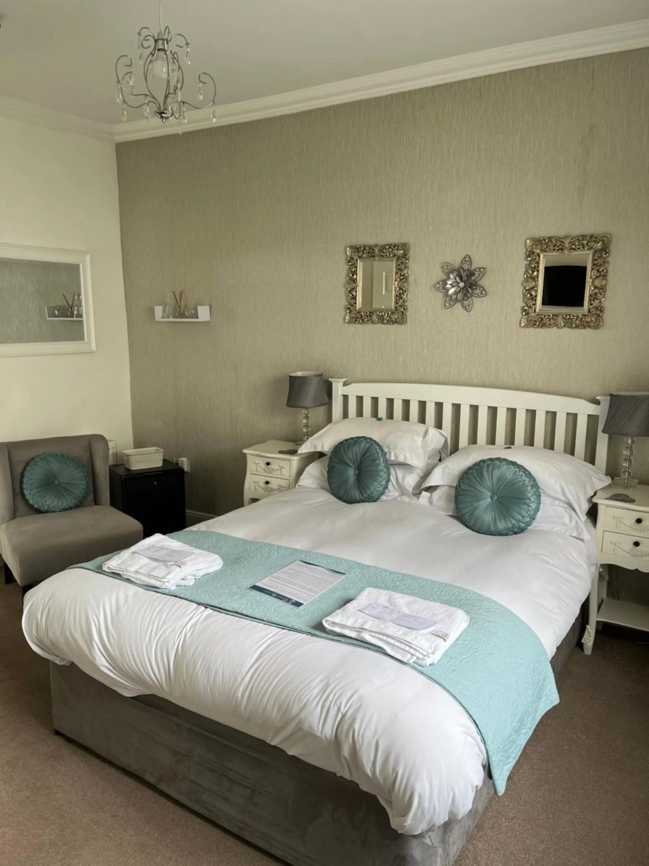 Standard Double Room-Port Eynon Bay in Tides Reach Guest House