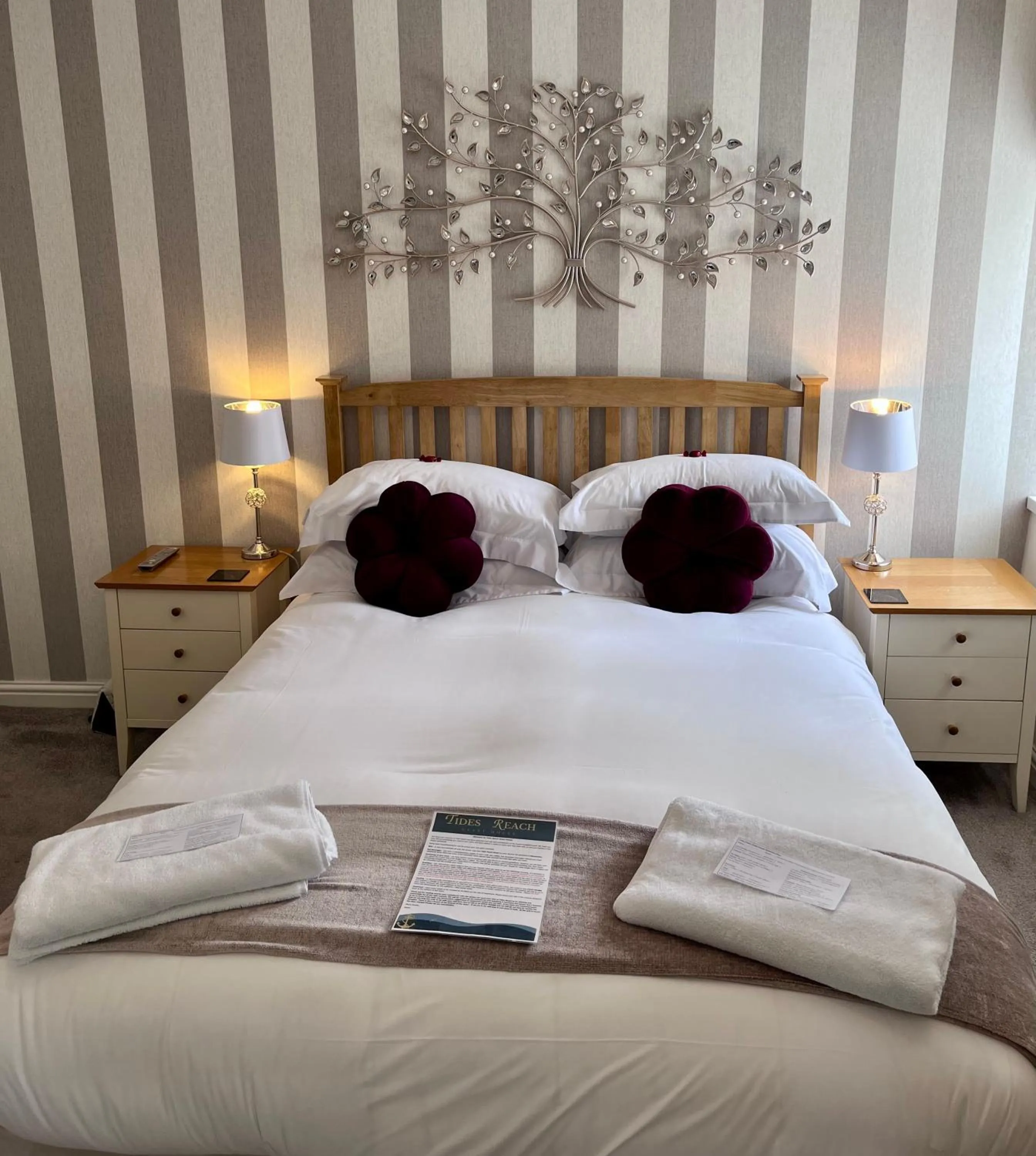 Deluxe Double Room in Tides Reach Guest House