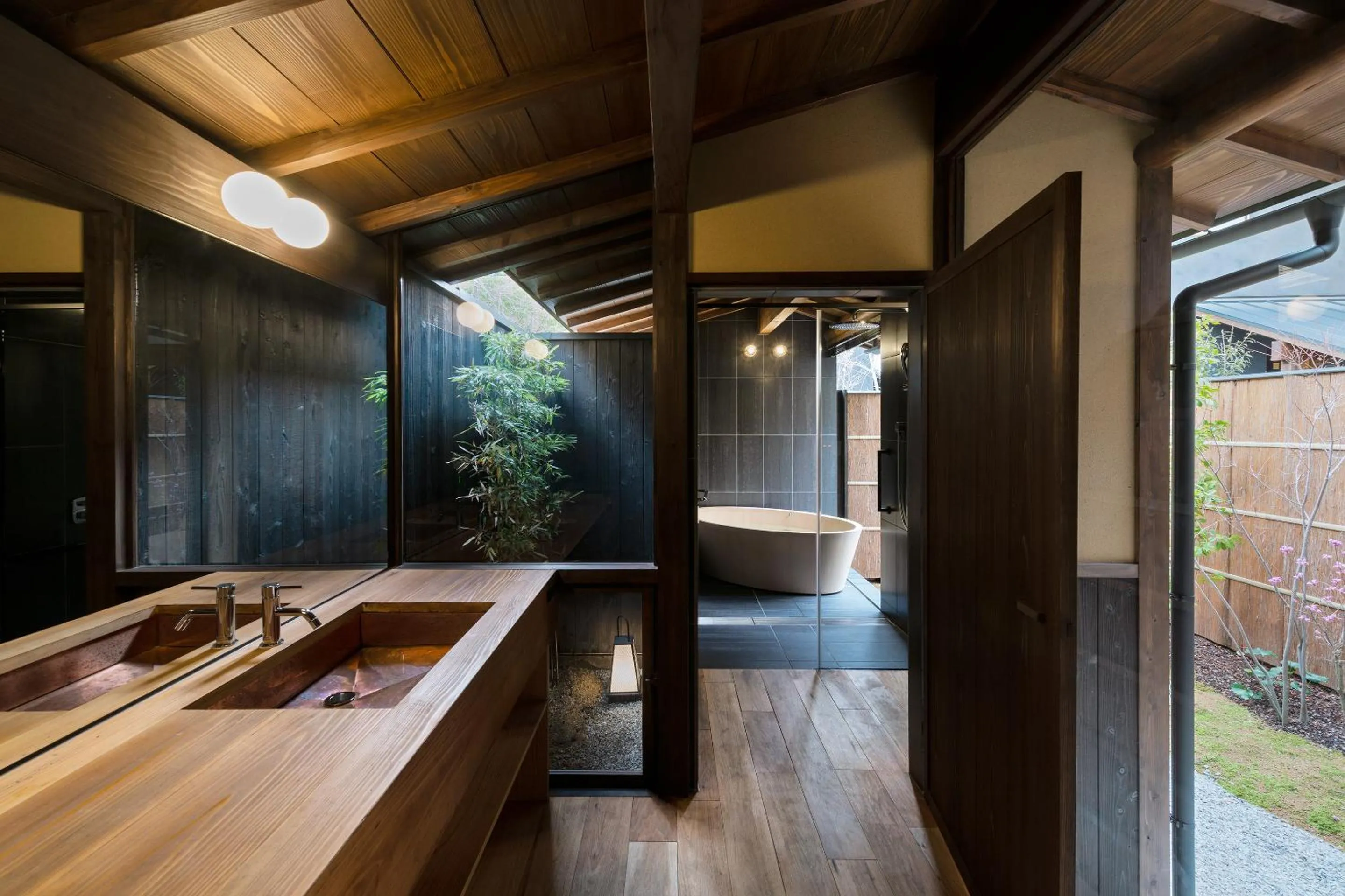 Shower in Nazuna Kyoto Gosho