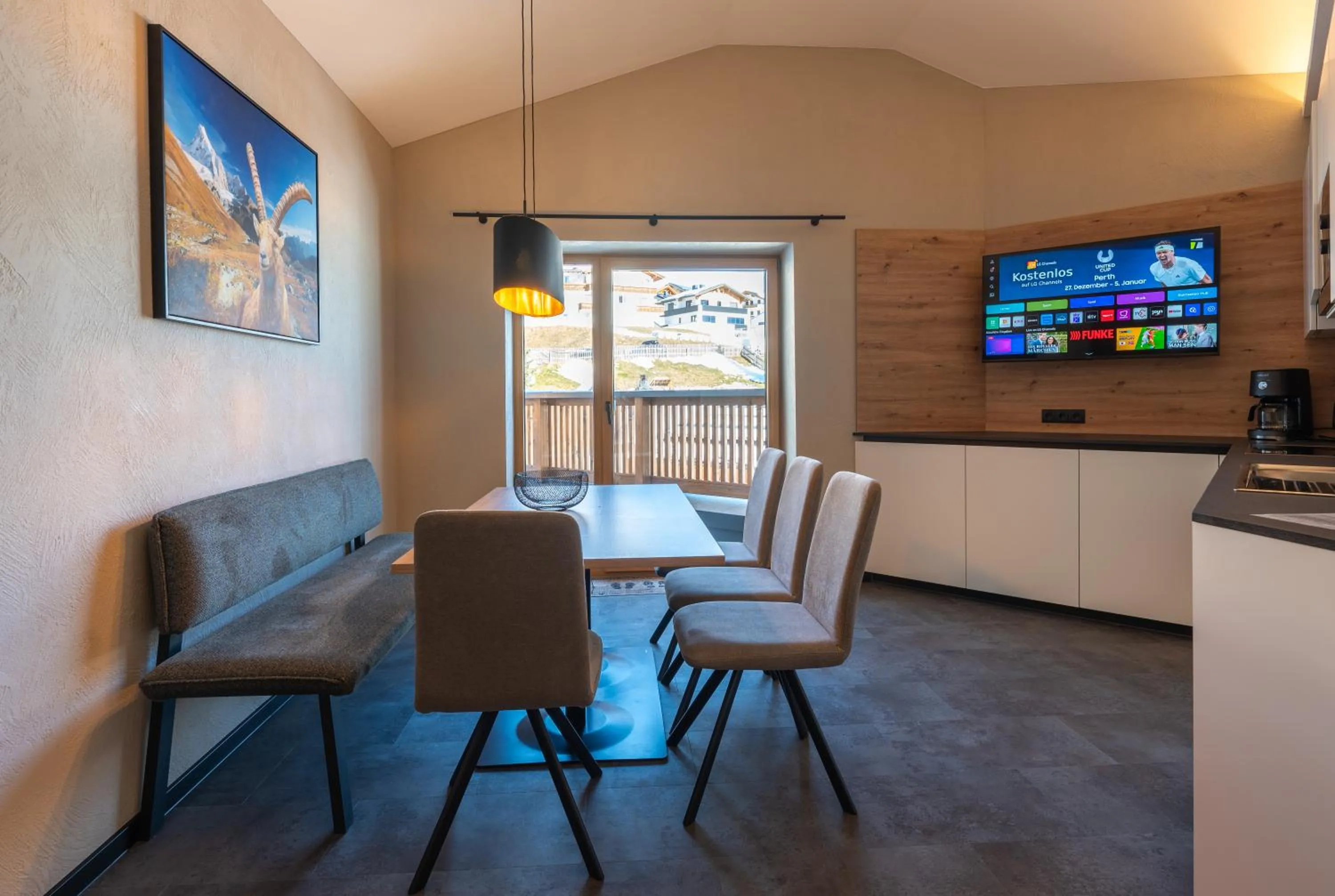 Communal lounge/ TV room in Aparthotel Fernblick
