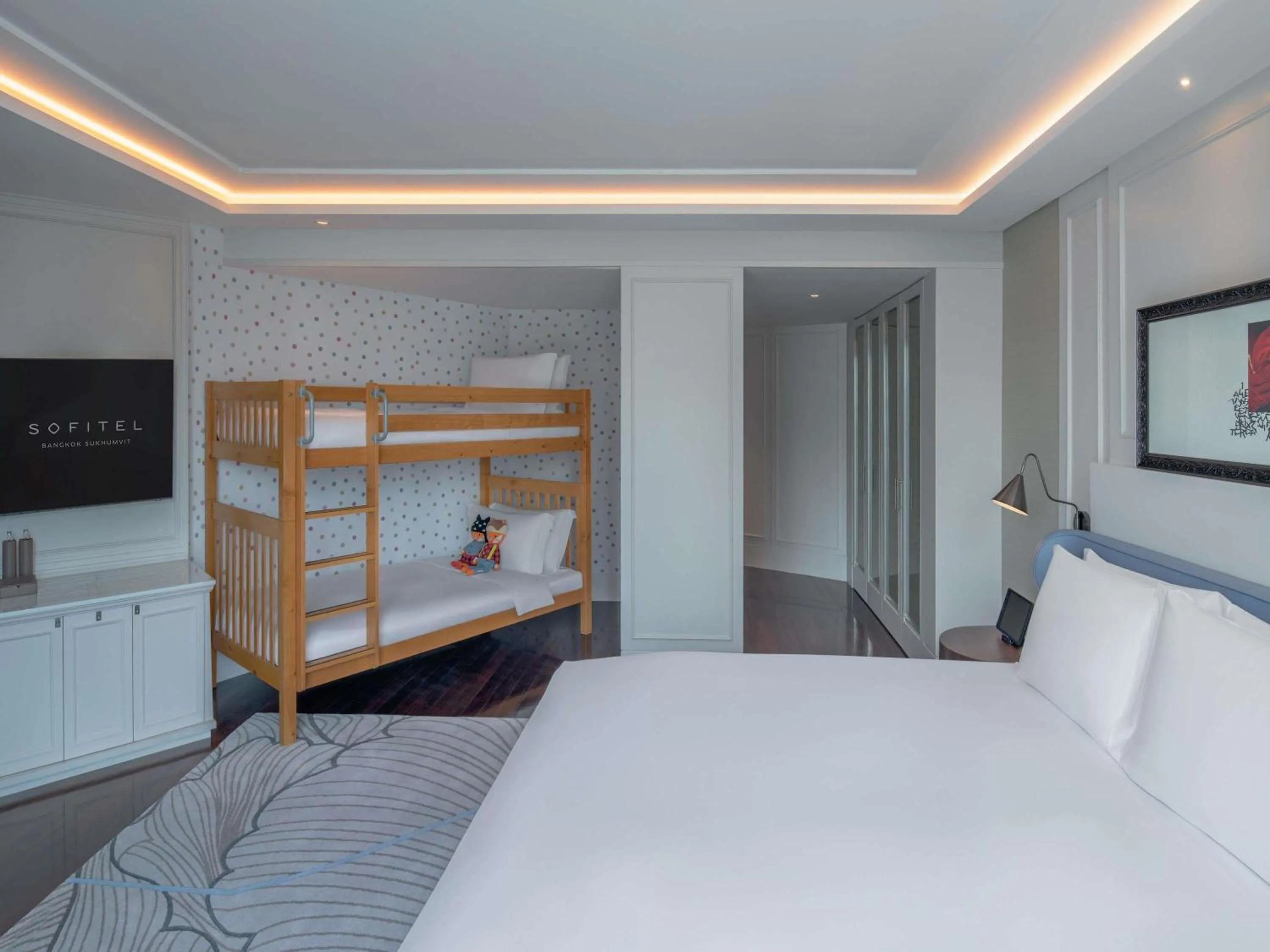 Bedroom, Bed in Sofitel Bangkok Sukhumvit