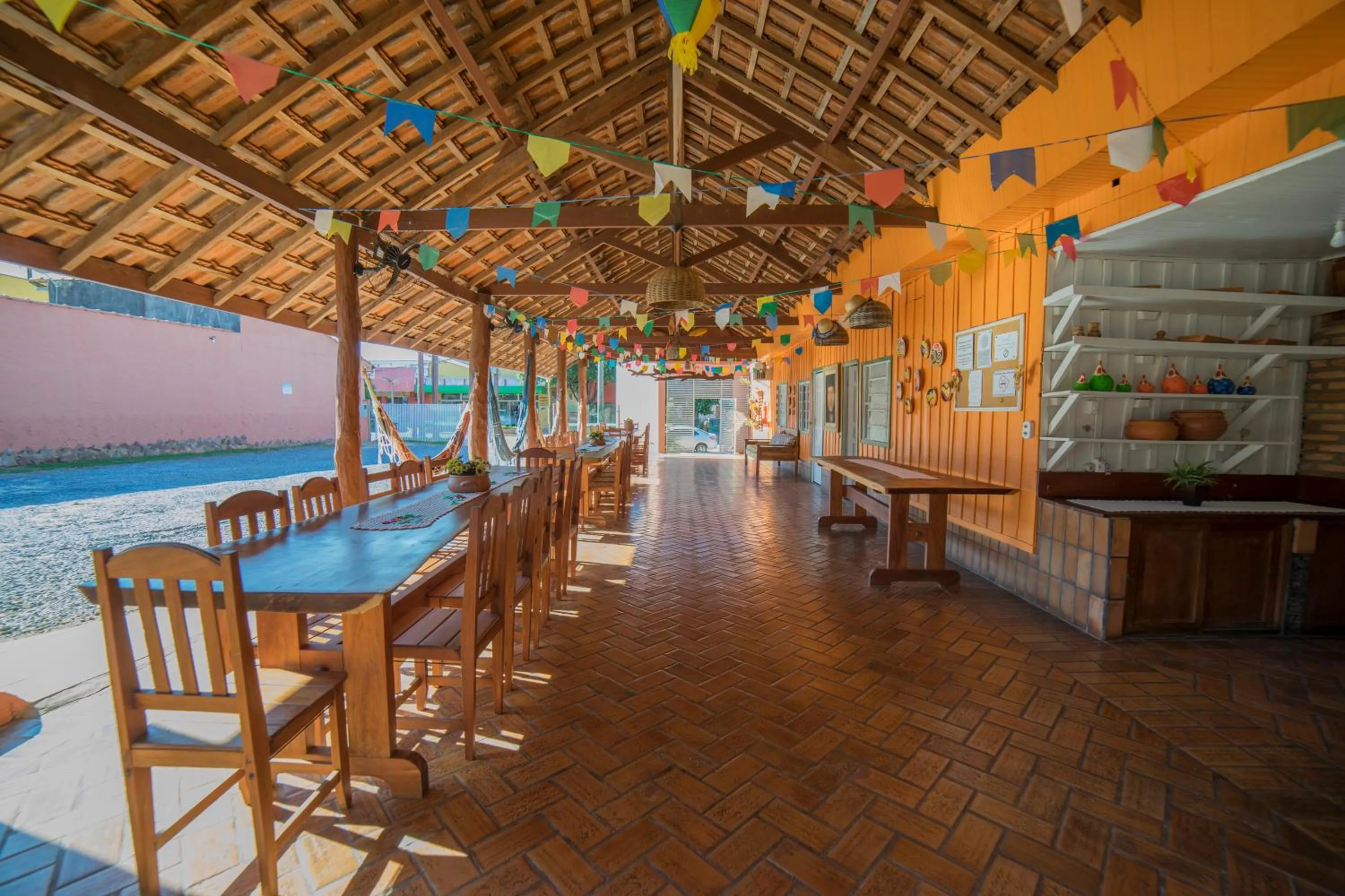 Communal lounge/ TV room in Pousada Muito Bonito