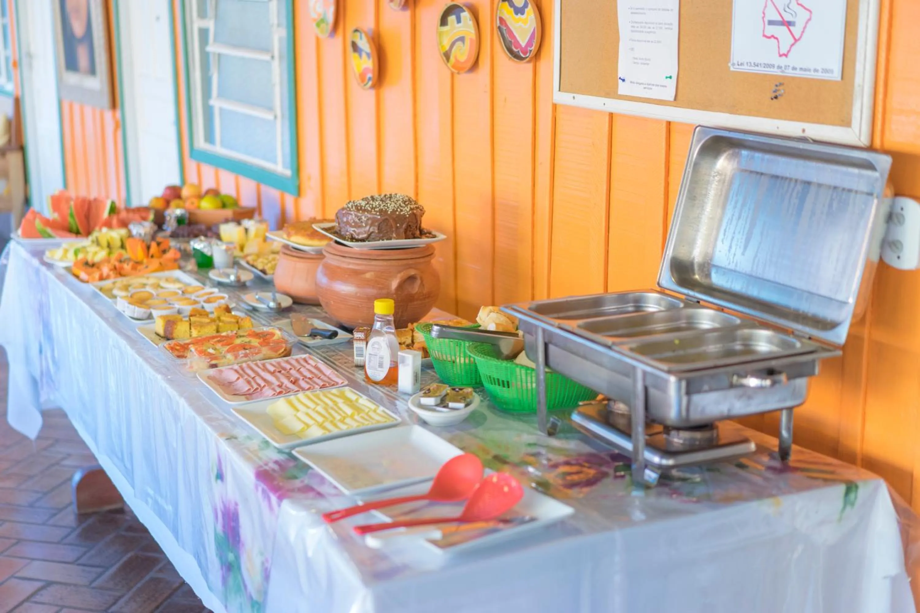 Buffet breakfast in Pousada Muito Bonito