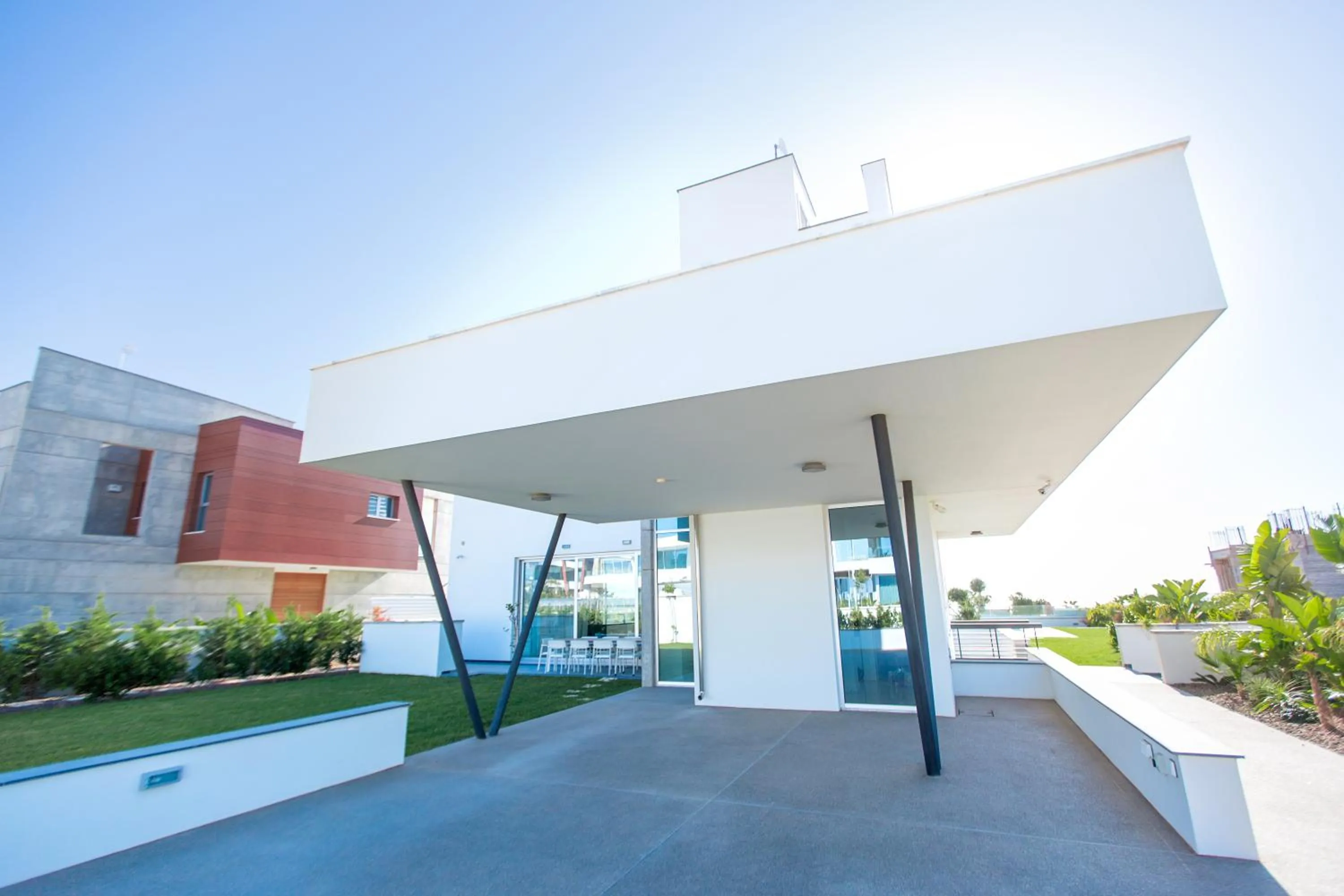 Parking in Vivo Mare Beachfront-Seaview Villas