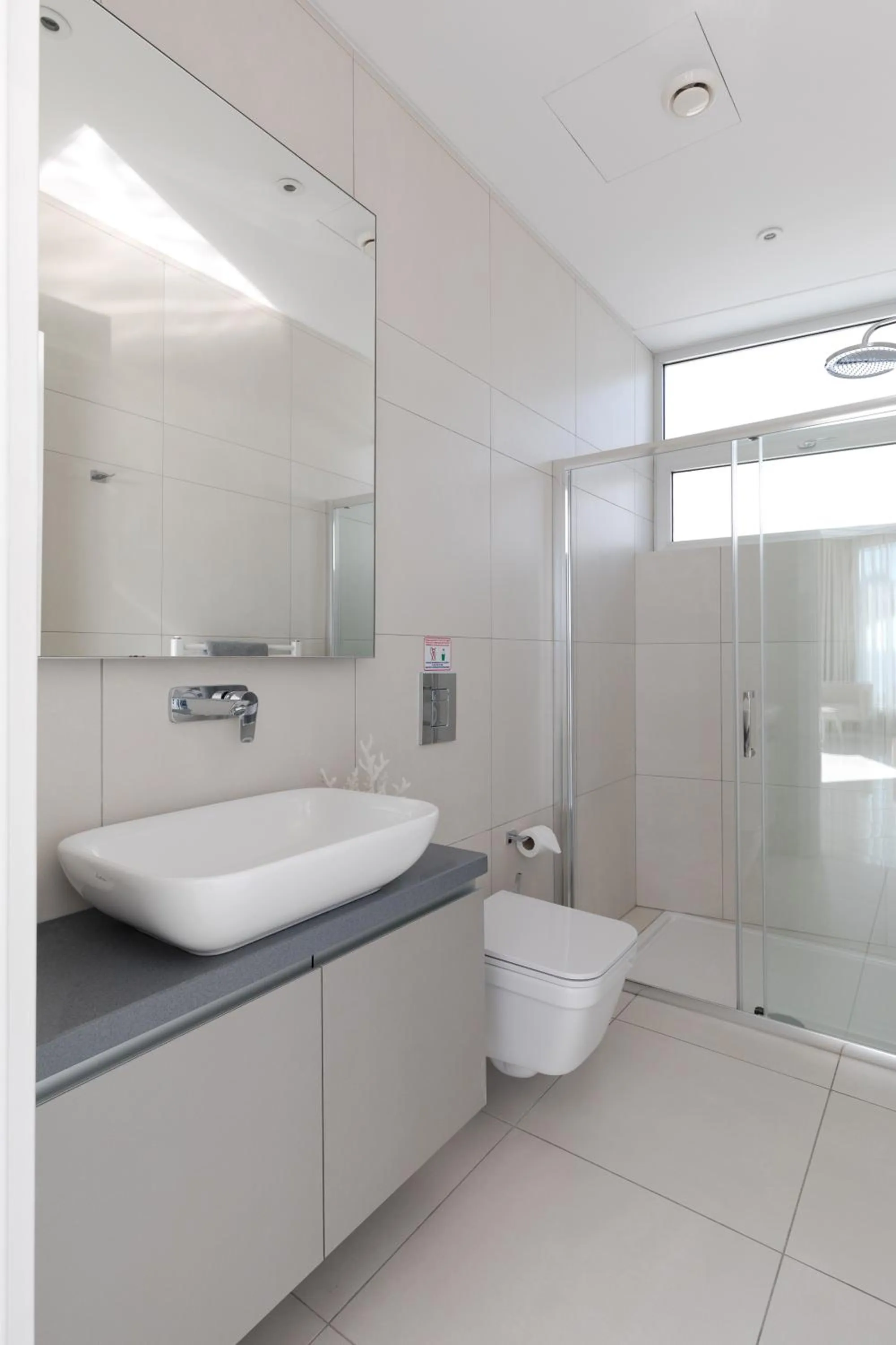 Shower in Vivo Mare Beachfront-Seaview Villas