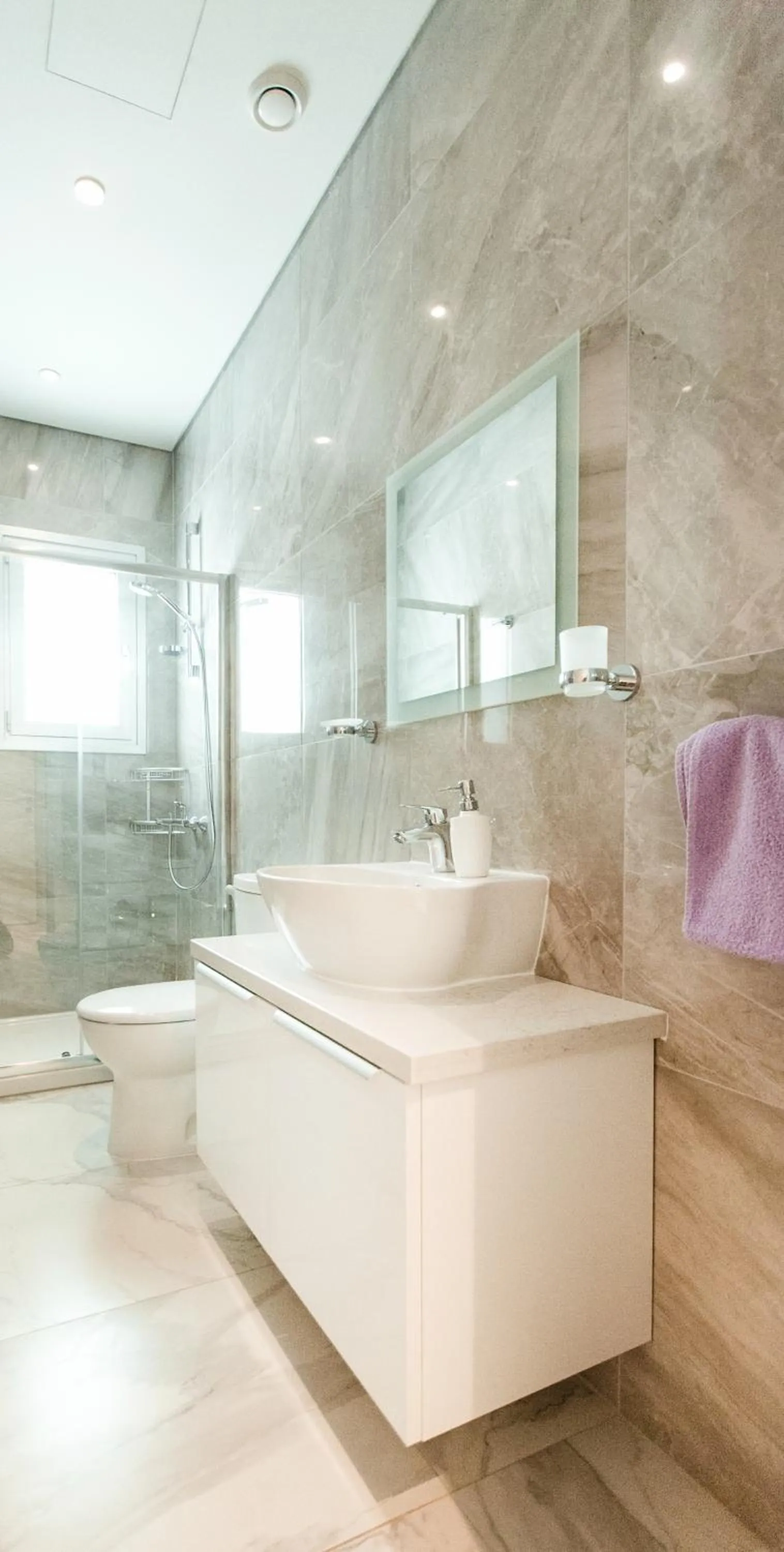 Bathroom in Vivo Mare Beachfront-Seaview Villas