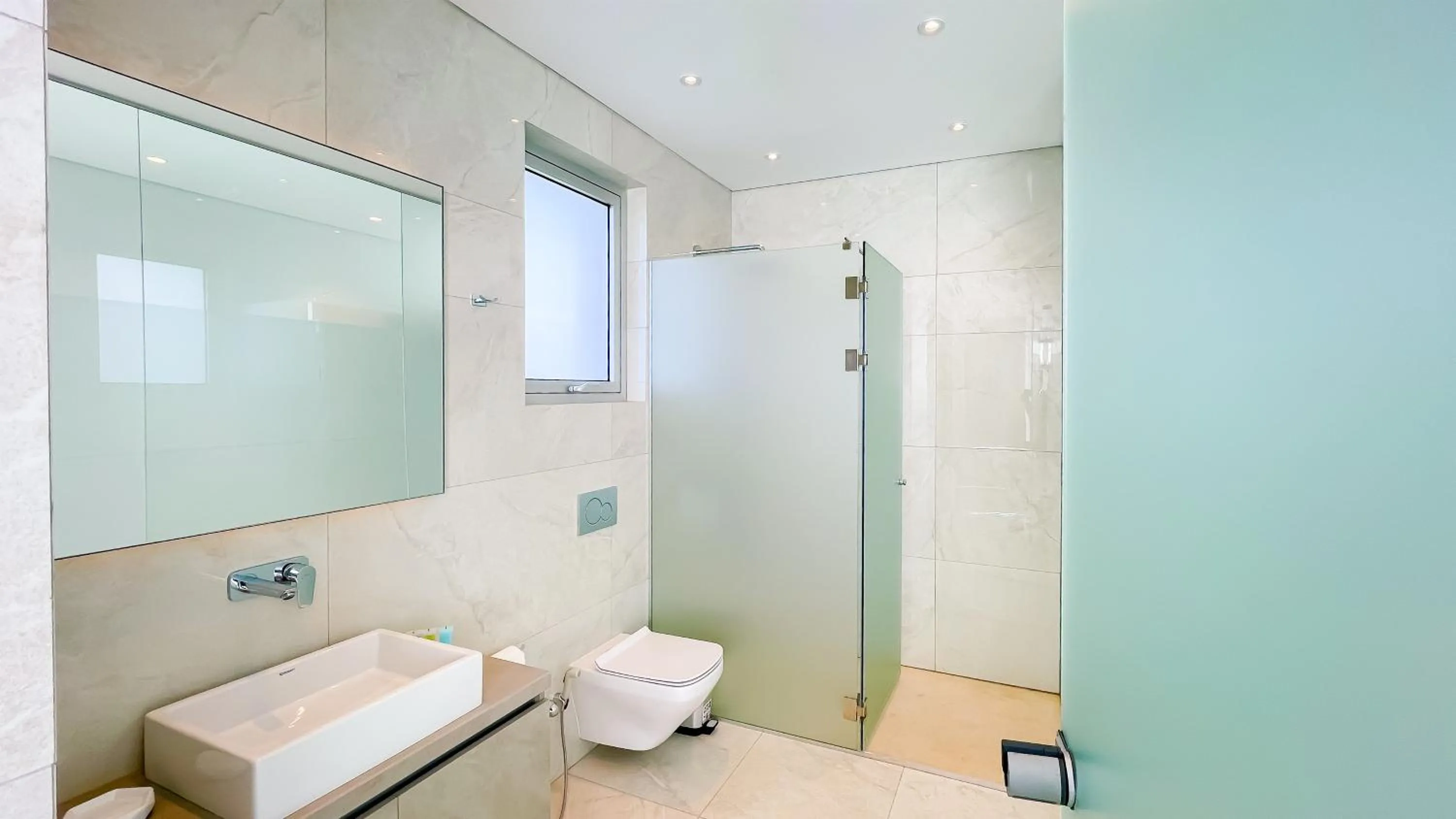 Bathroom in Vivo Mare Beachfront-Seaview Villas