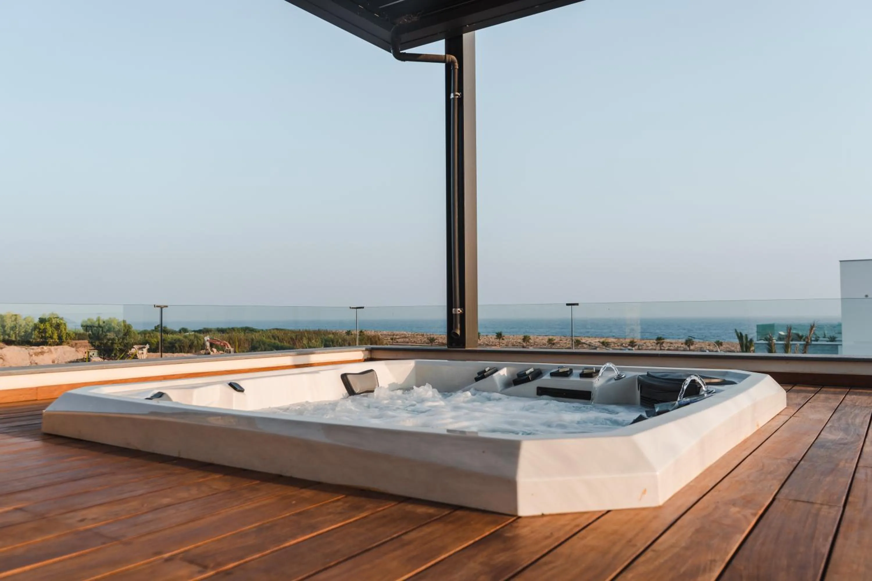 Hot Tub in Vivo Mare Beachfront-Seaview Villas
