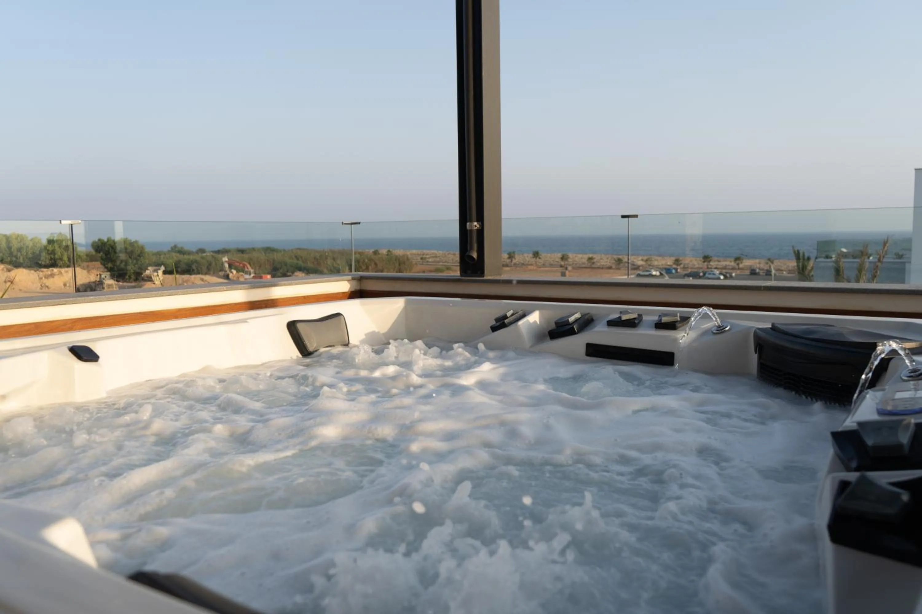 Hot Tub in Vivo Mare Beachfront-Seaview Villas