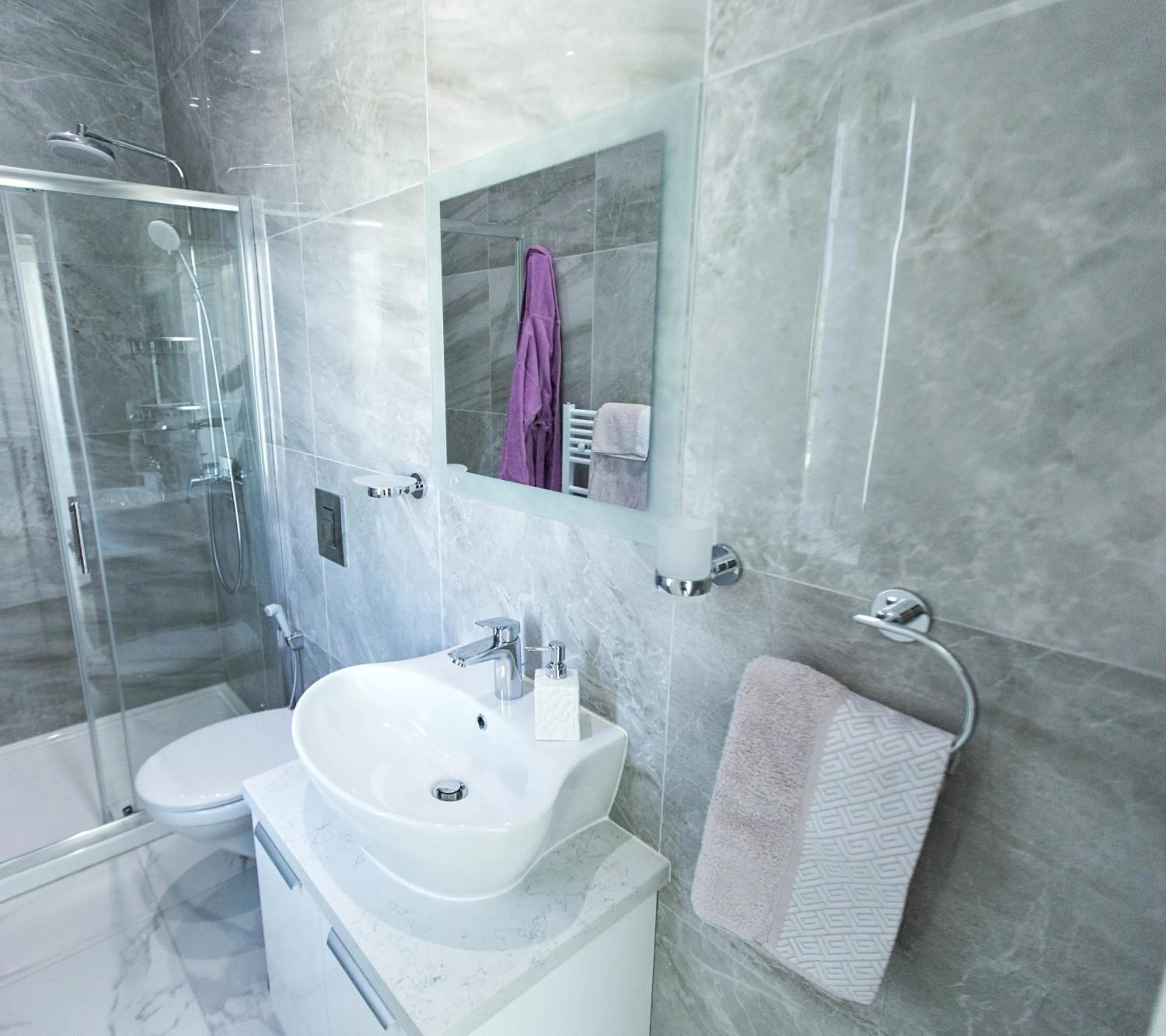 Toilet in Vivo Mare Beachfront-Seaview Villas