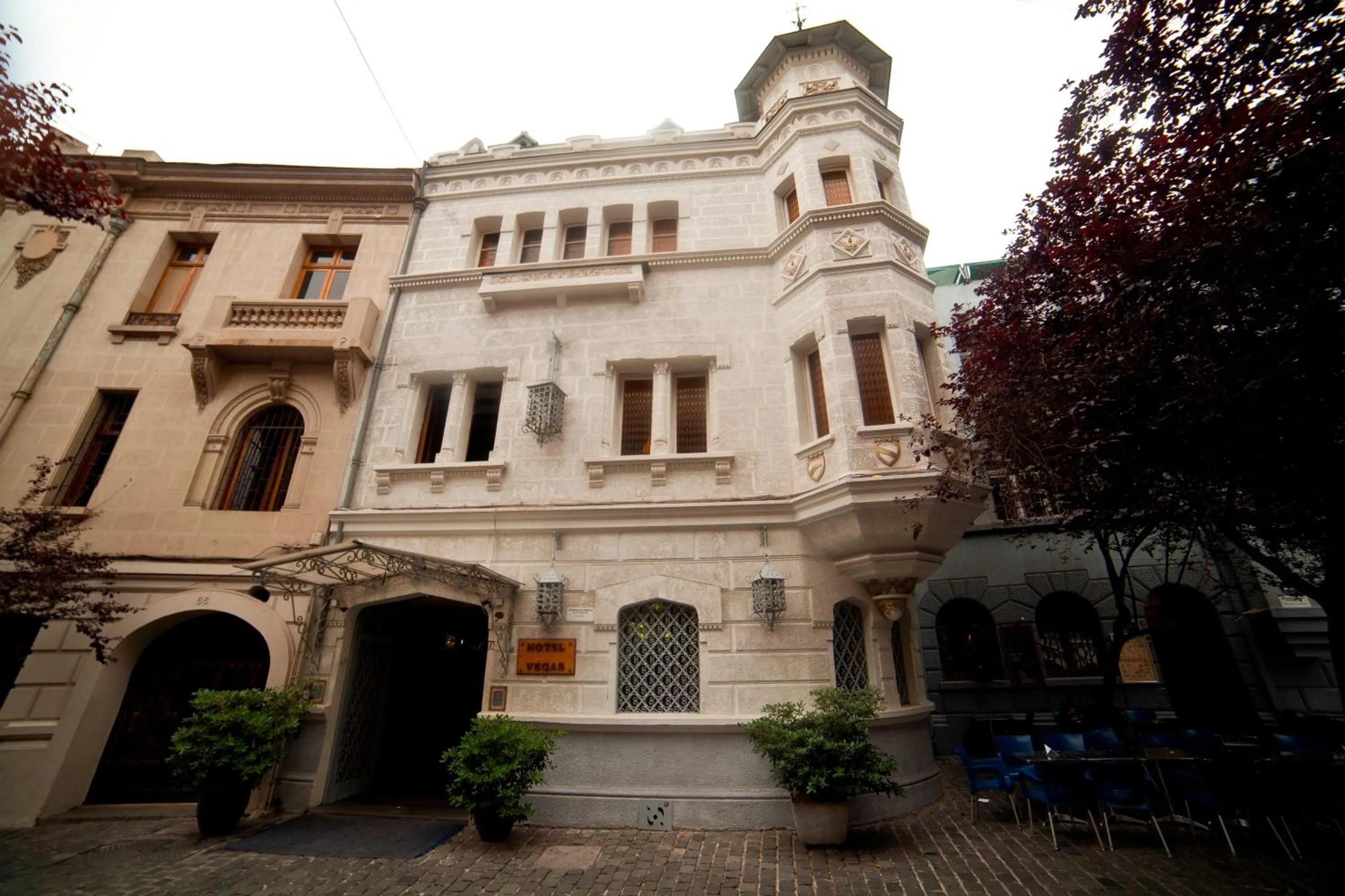 Facade/entrance in Hotel Vegas