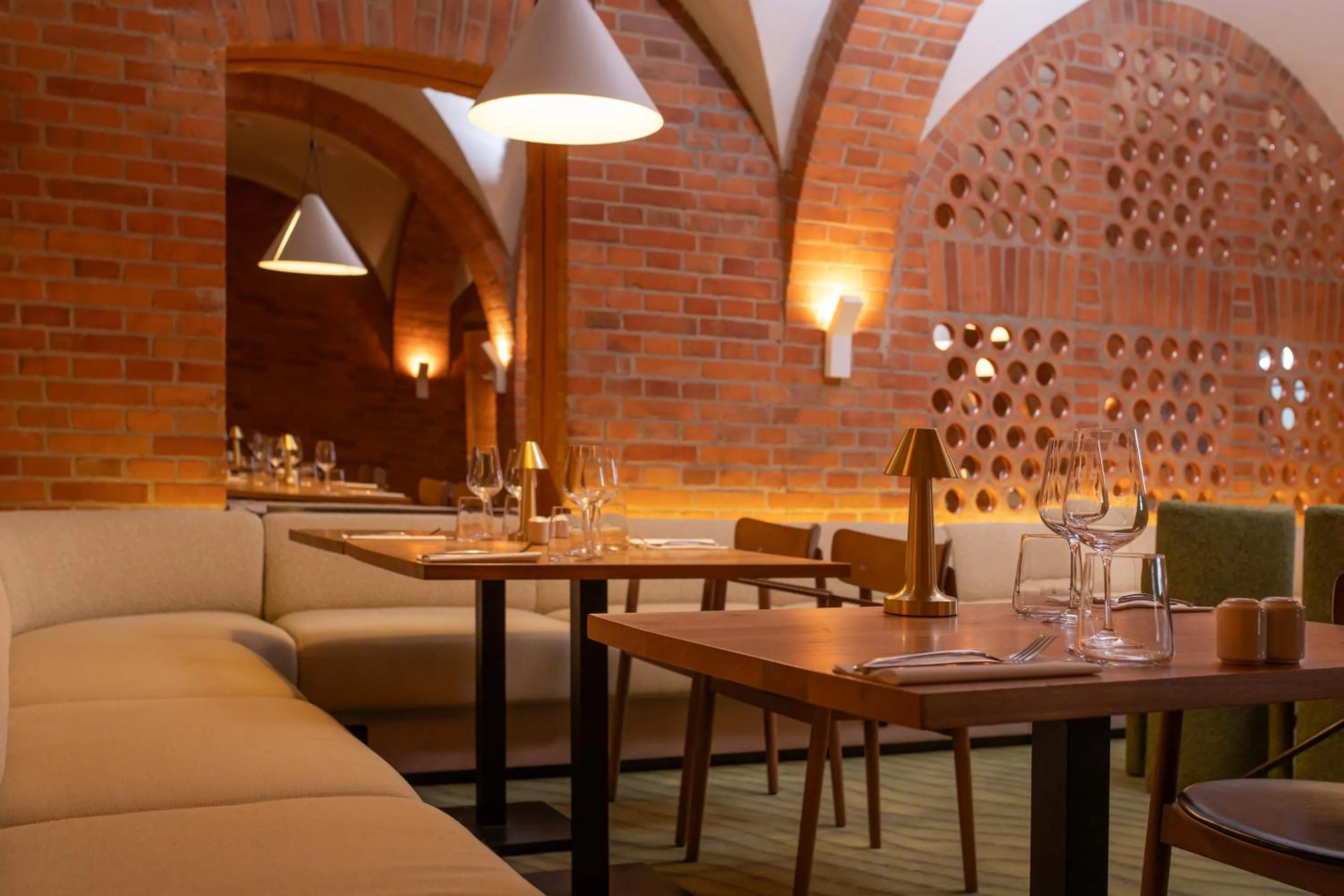 Restaurant/places to eat in Forest Hotel