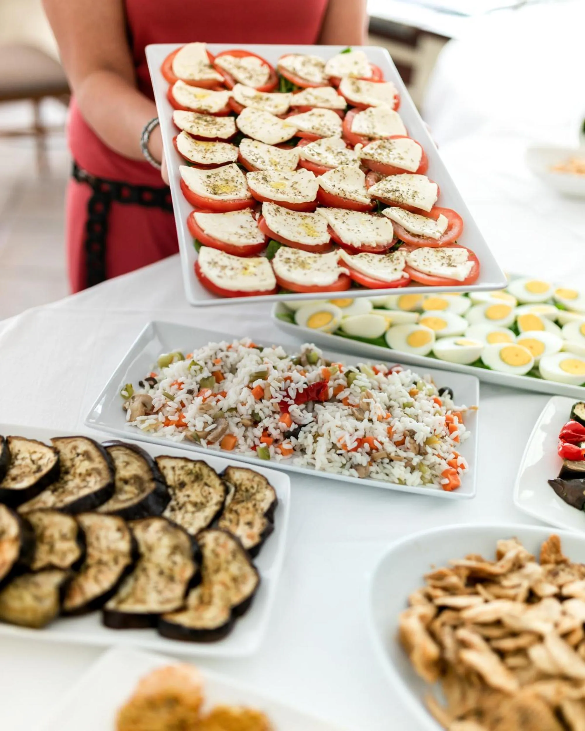 Restaurant/places to eat in Hotel Apollo