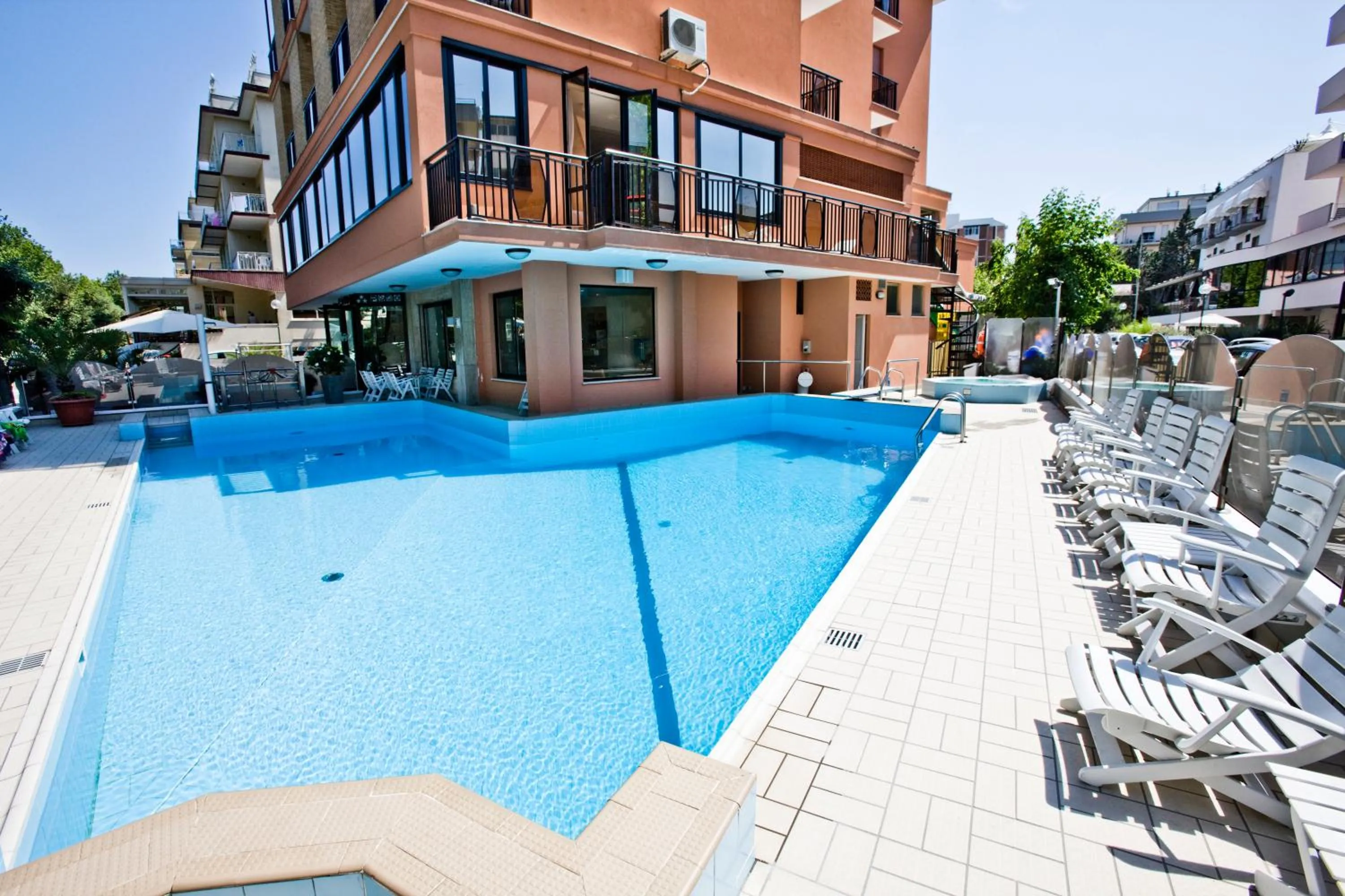 Swimming pool in Hotel Apollo