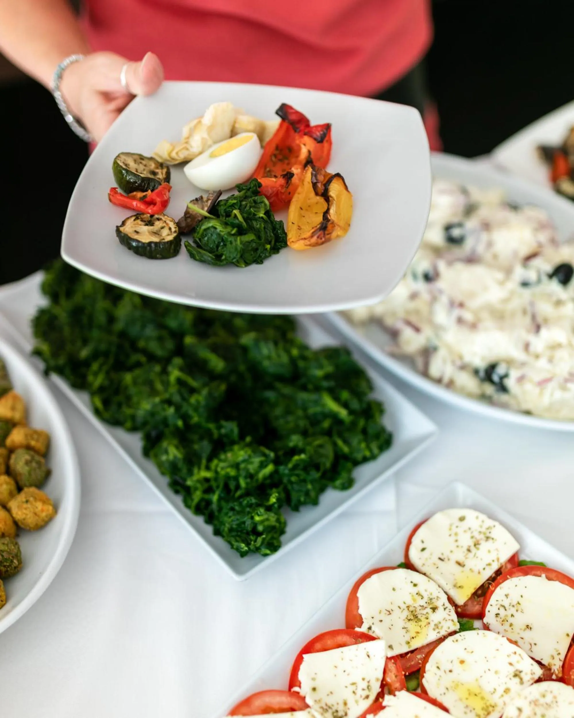 Restaurant/places to eat in Hotel Apollo