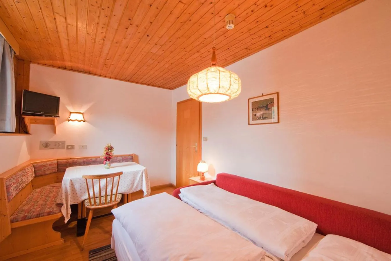 Dining area, Bed in Hotel Rainegg