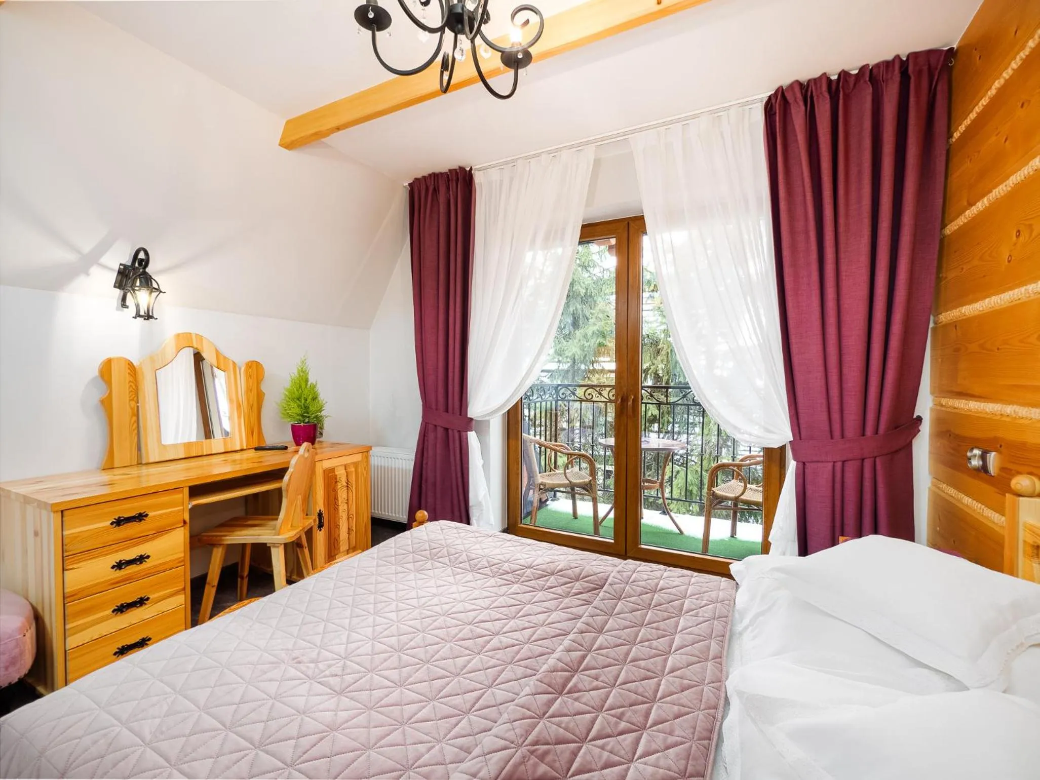 Bed in ECO Willa Grand Karpatia Ski&Wellness