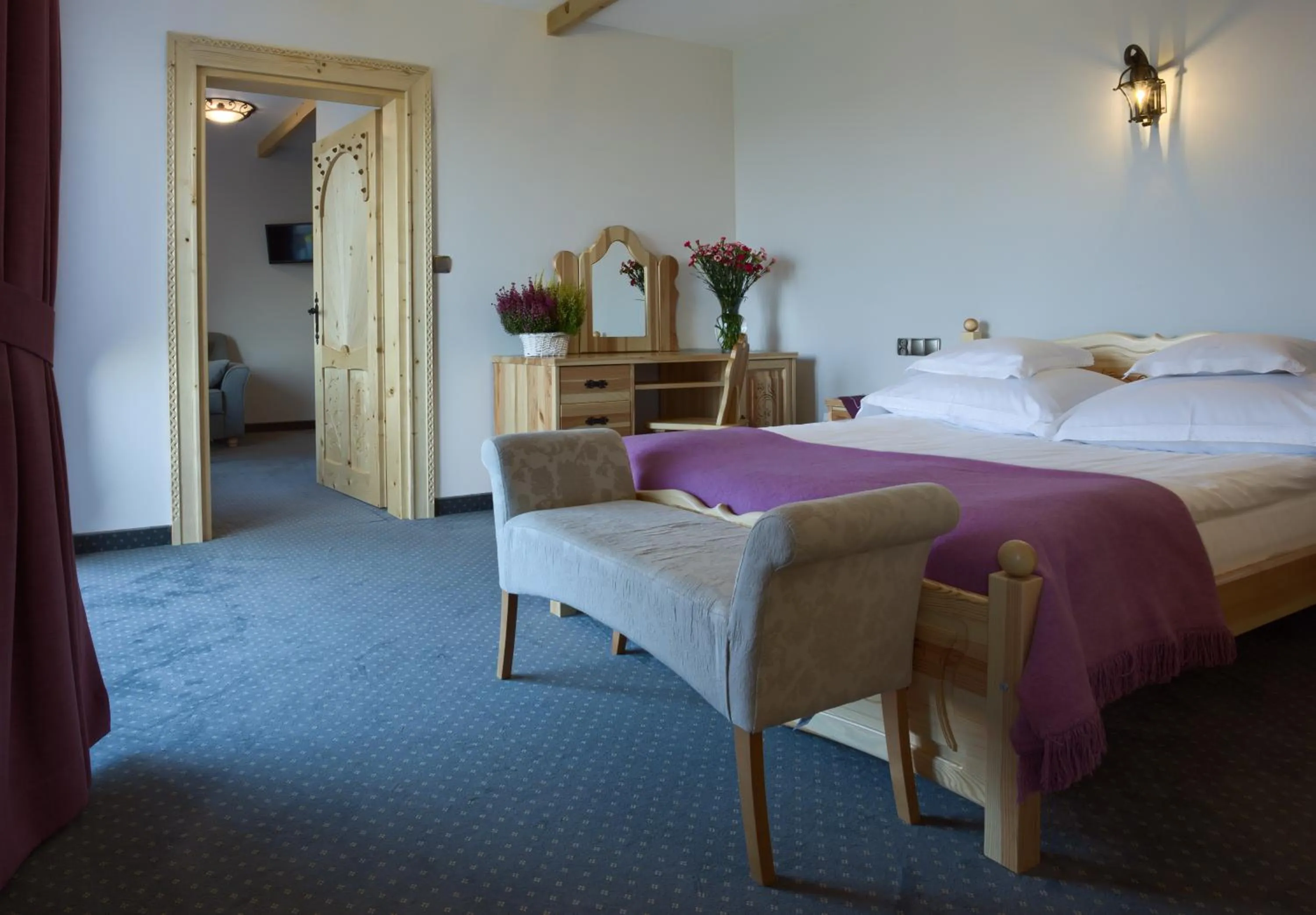 Seating area, Bed in ECO Willa Grand Karpatia Ski&Wellness