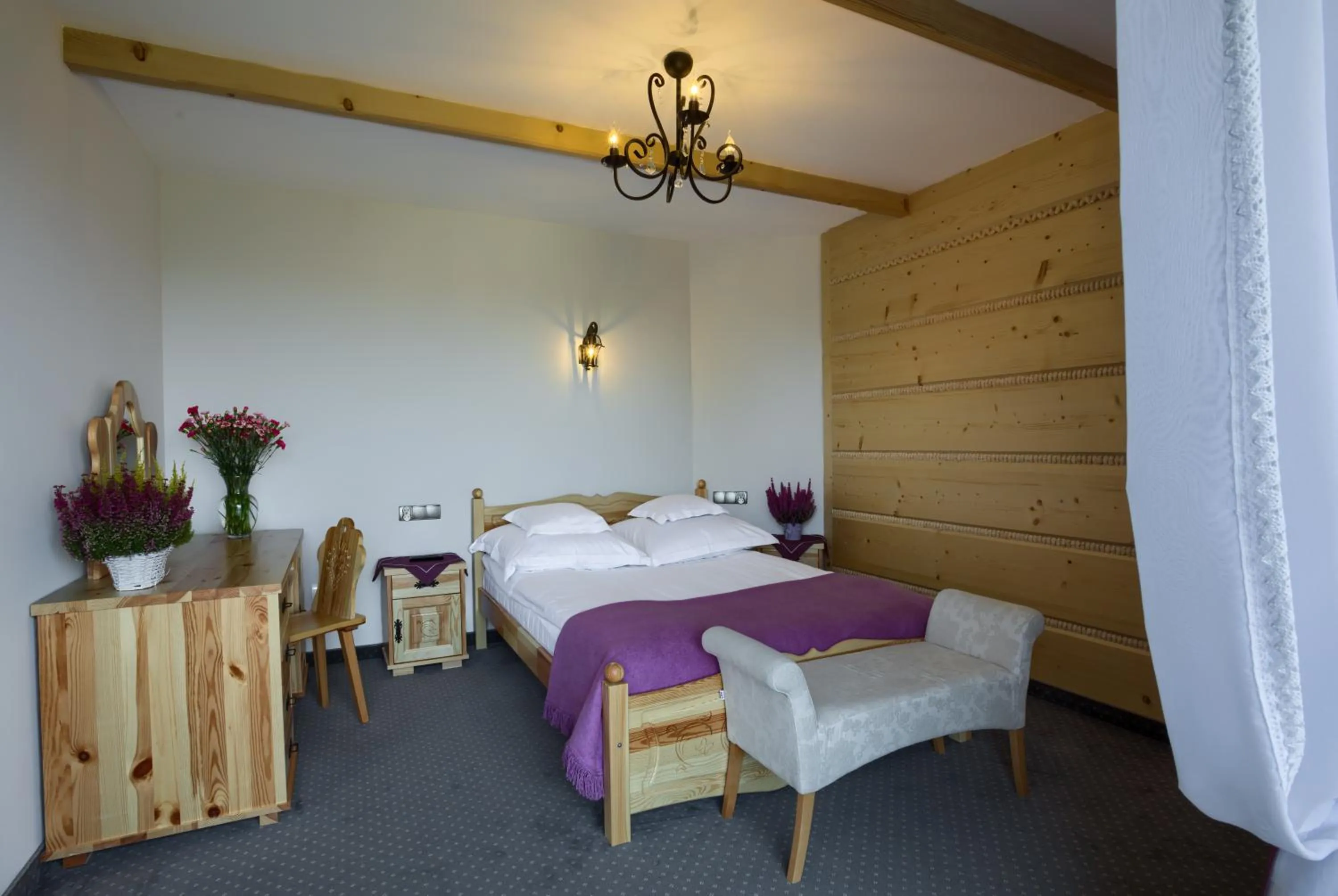 Seating area, Bed in ECO Willa Grand Karpatia Ski&Wellness