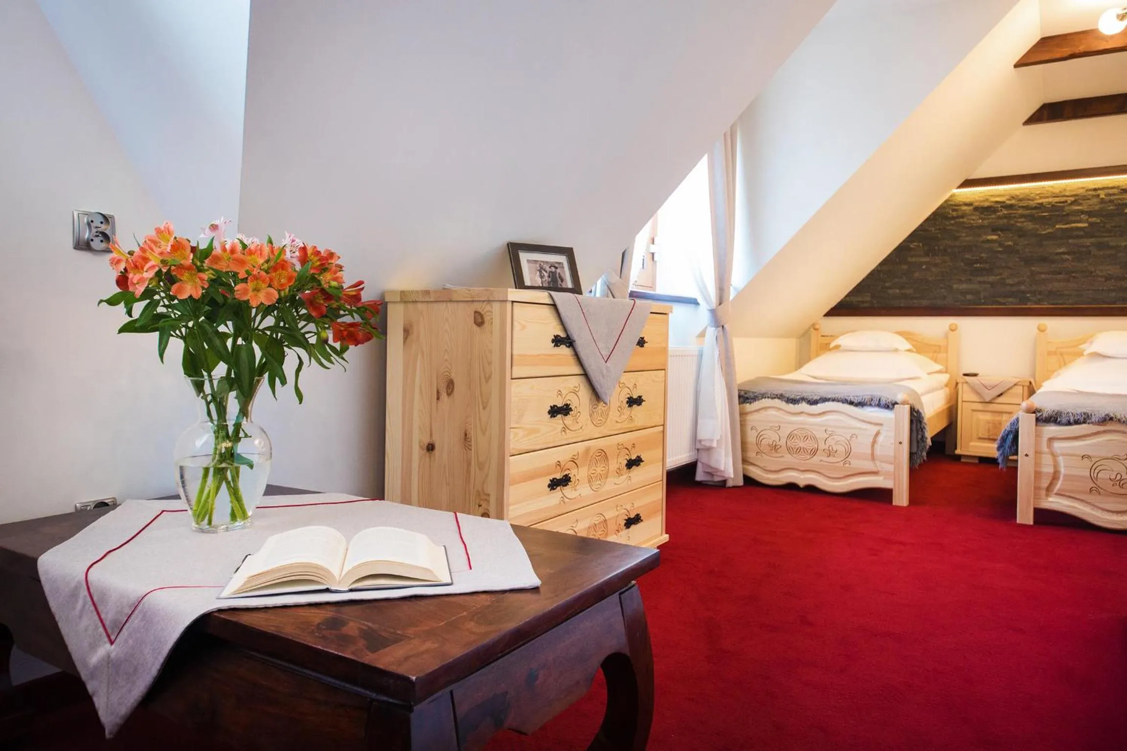 Decorative detail, Bed in ECO Willa Grand Karpatia Ski&Wellness