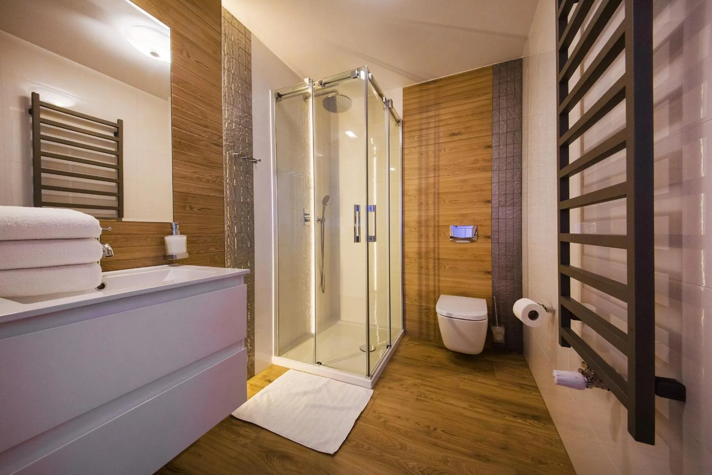 Shower in ECO Willa Grand Karpatia Ski&Wellness