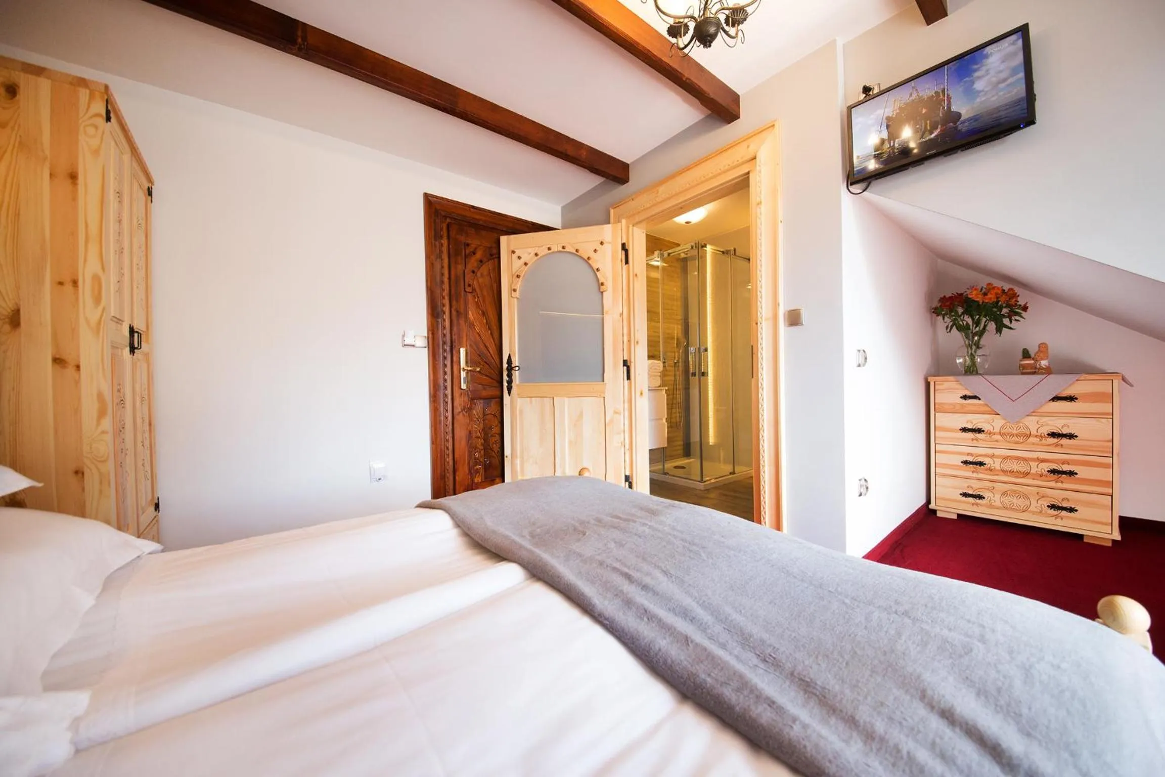 Bathroom, Bed in ECO Willa Grand Karpatia Ski&Wellness