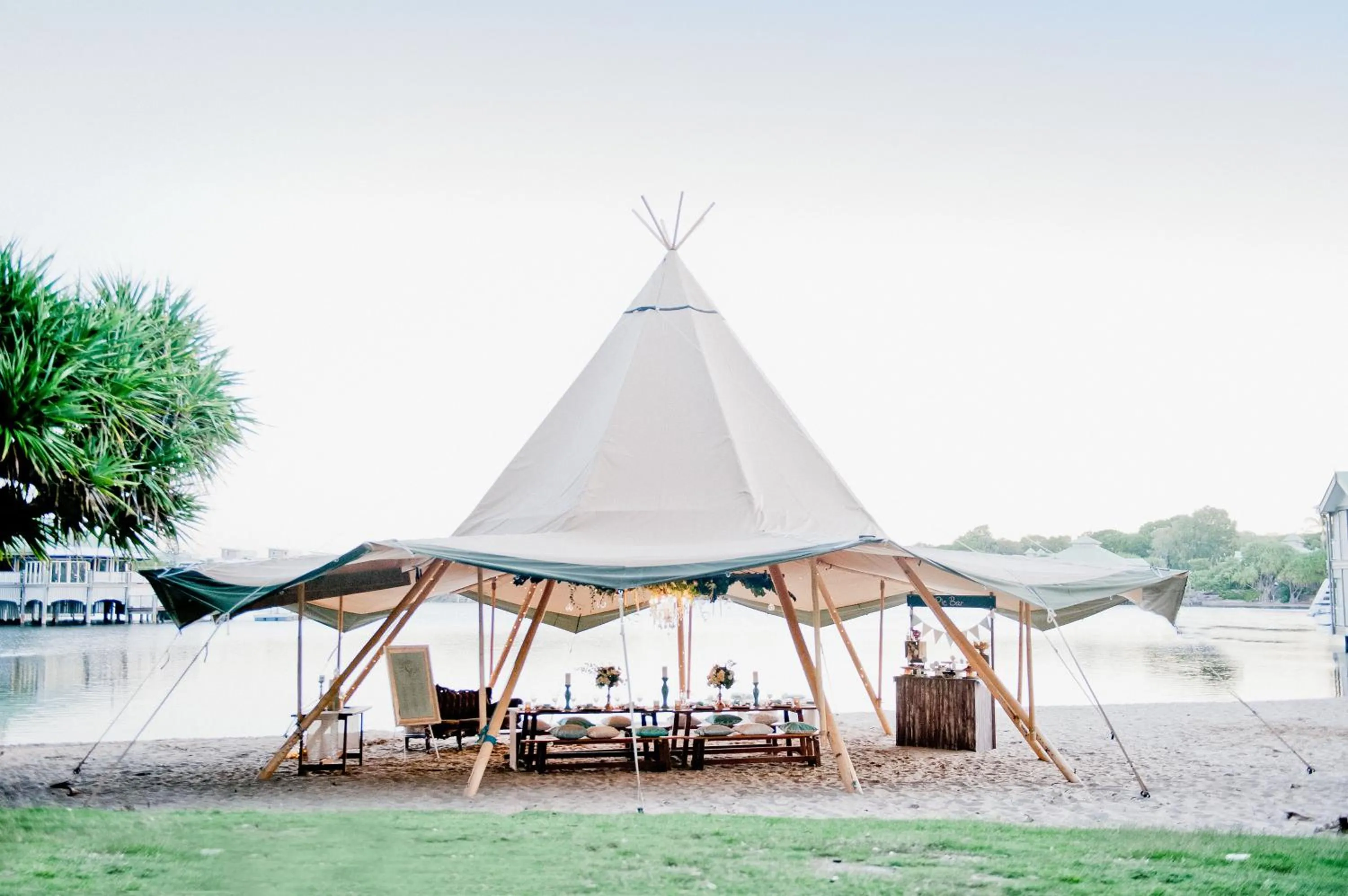Evening entertainment in Novotel Sunshine Coast Resort