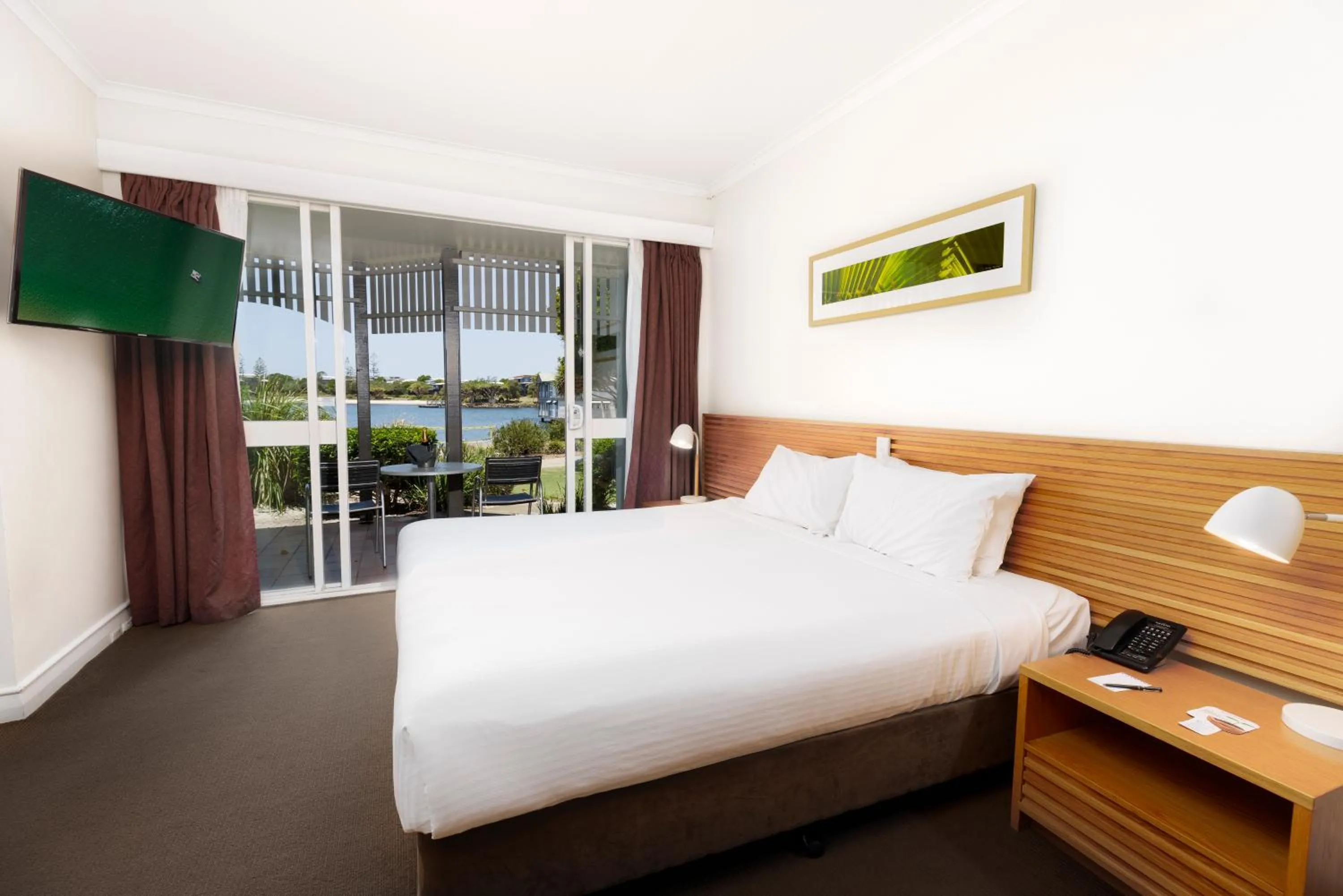 Bed in Novotel Sunshine Coast Resort