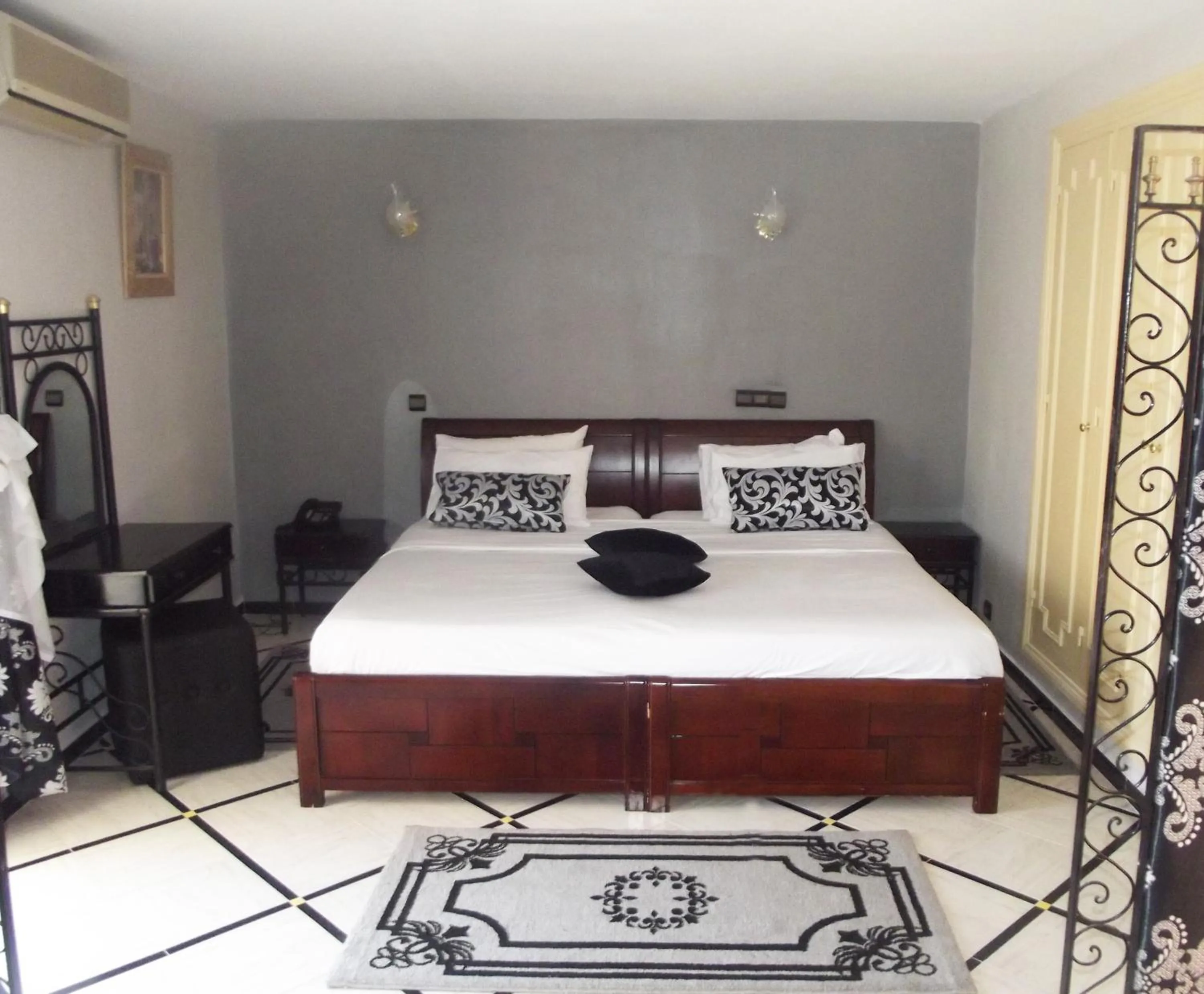 Bed in Hotel Al Kabir