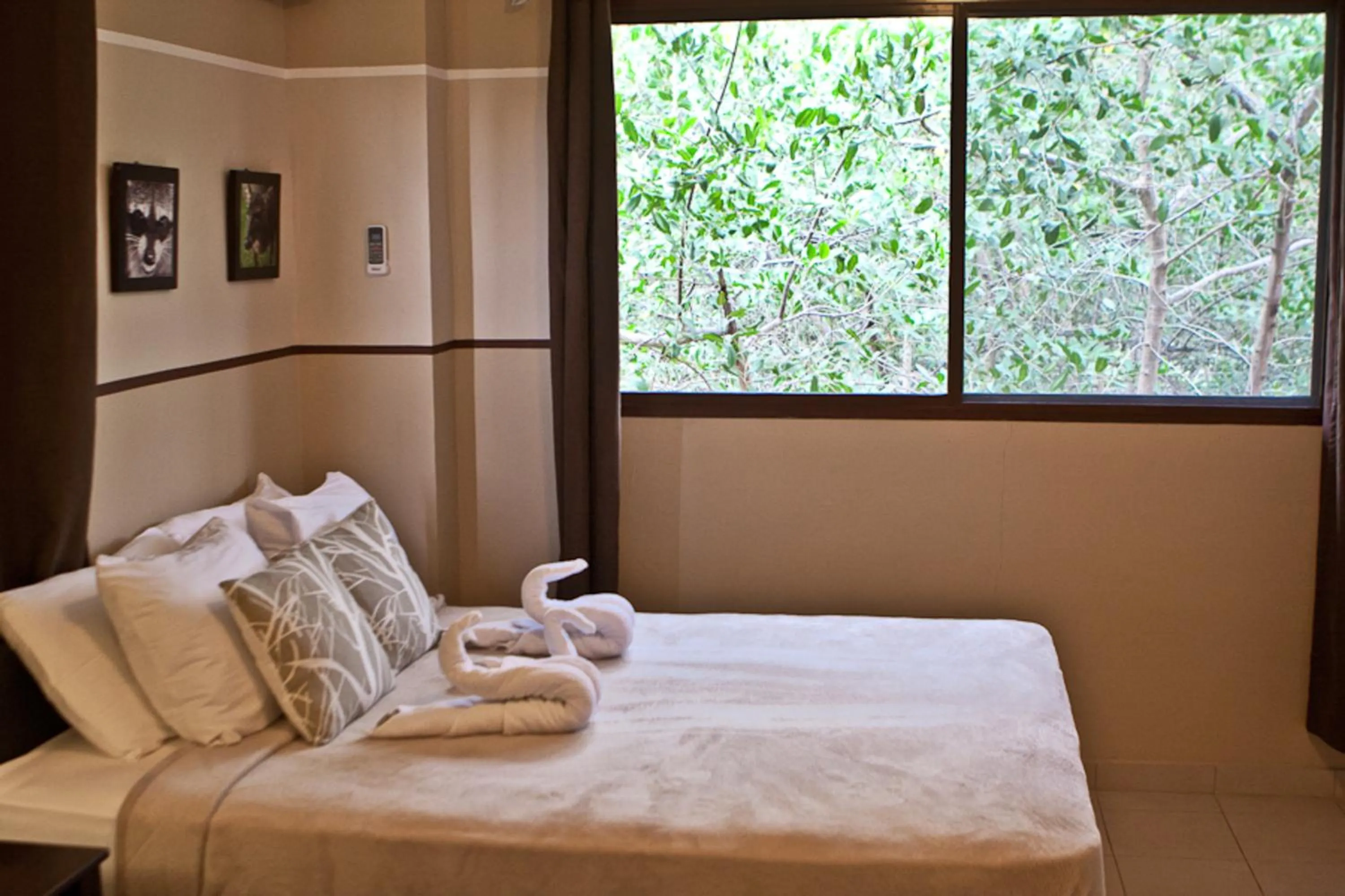 Bed in Manglar Lodge