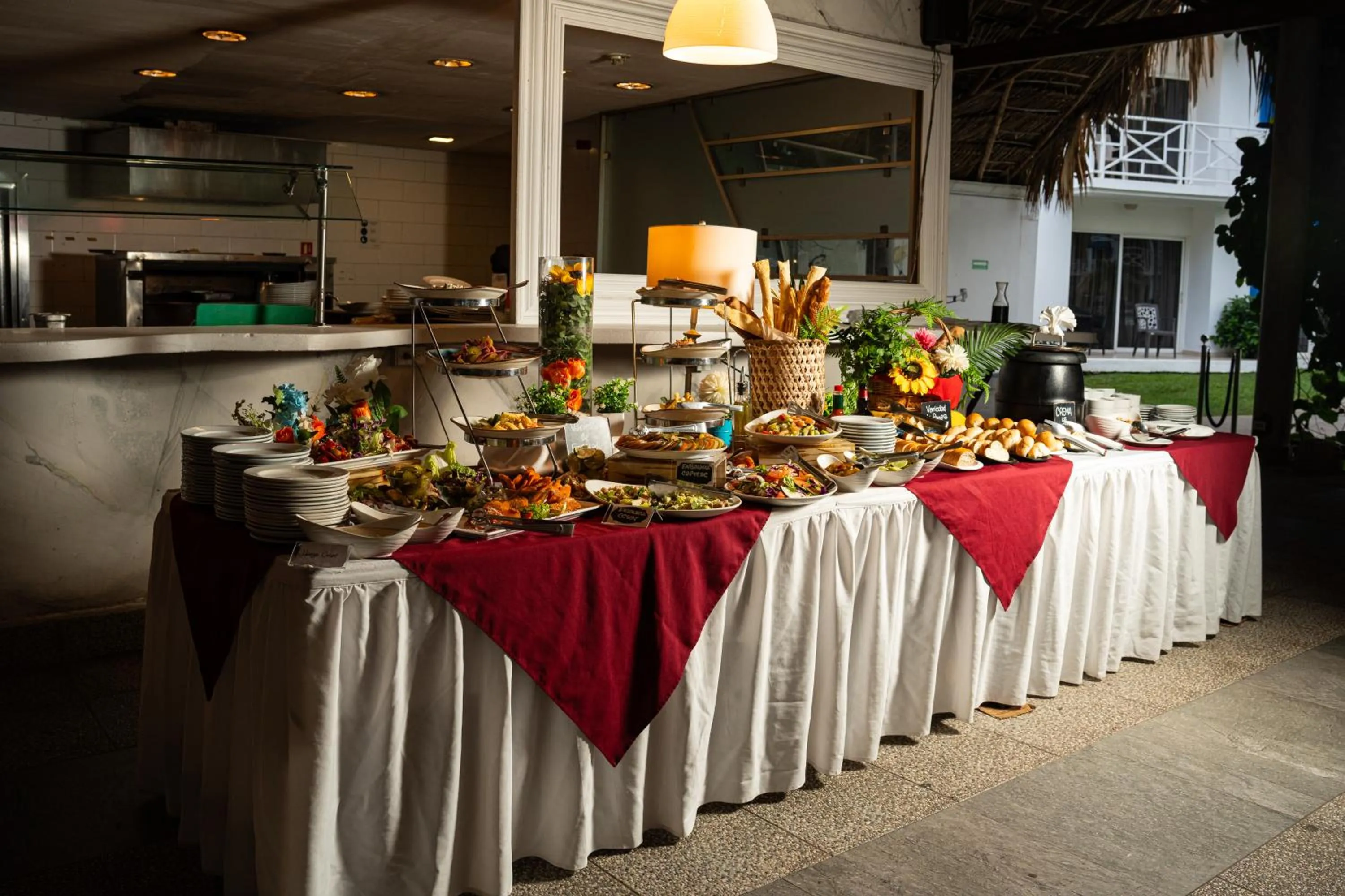 Food and drinks in Playa Blanca Beach Resort - All Inclusive