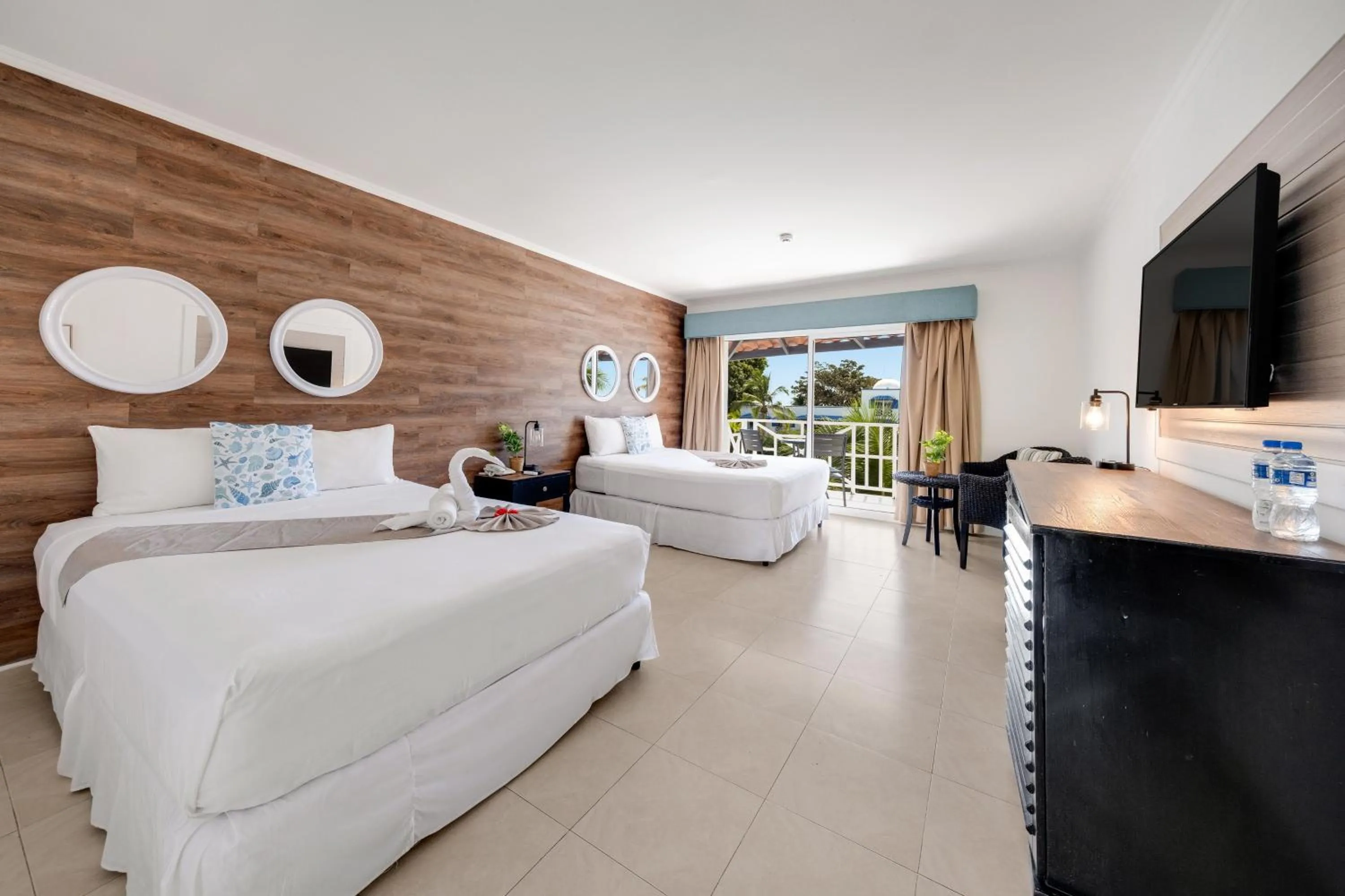 Photo of the whole room, Bed in Playa Blanca Beach Resort - All Inclusive