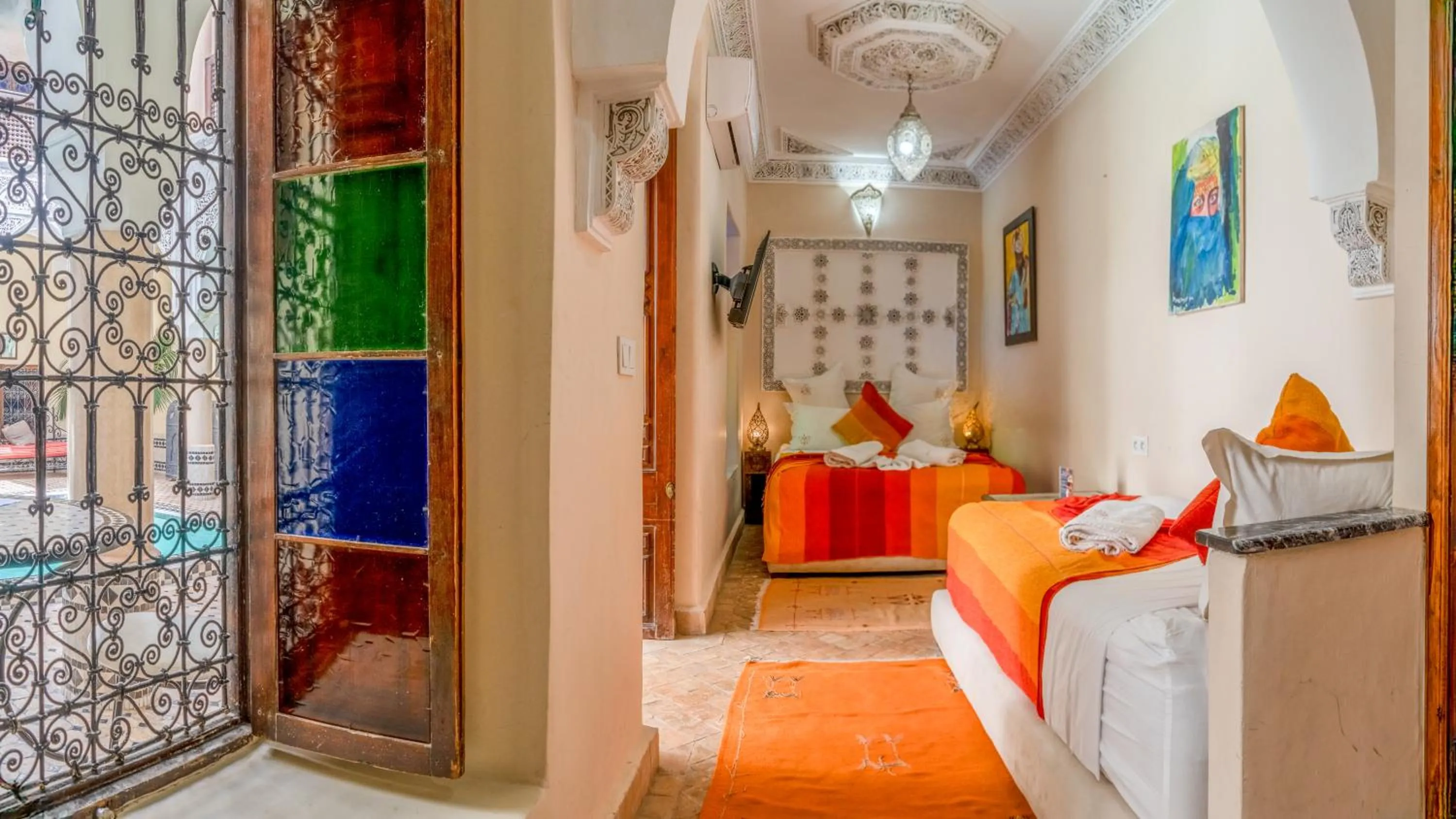 TV and multimedia, Bed in Riad Abaka hotel & boutique
