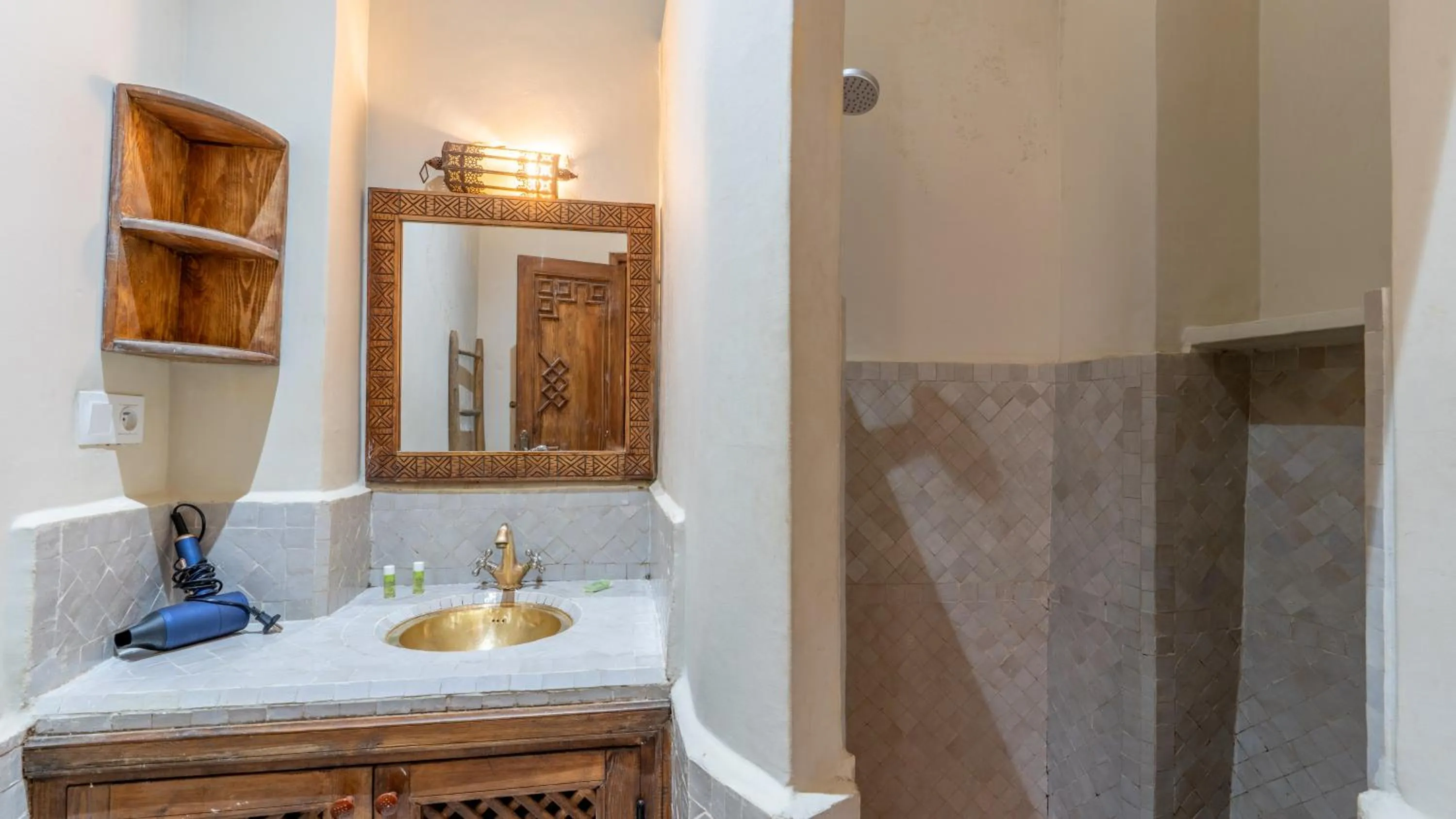 Shower in Riad Abaka hotel & boutique