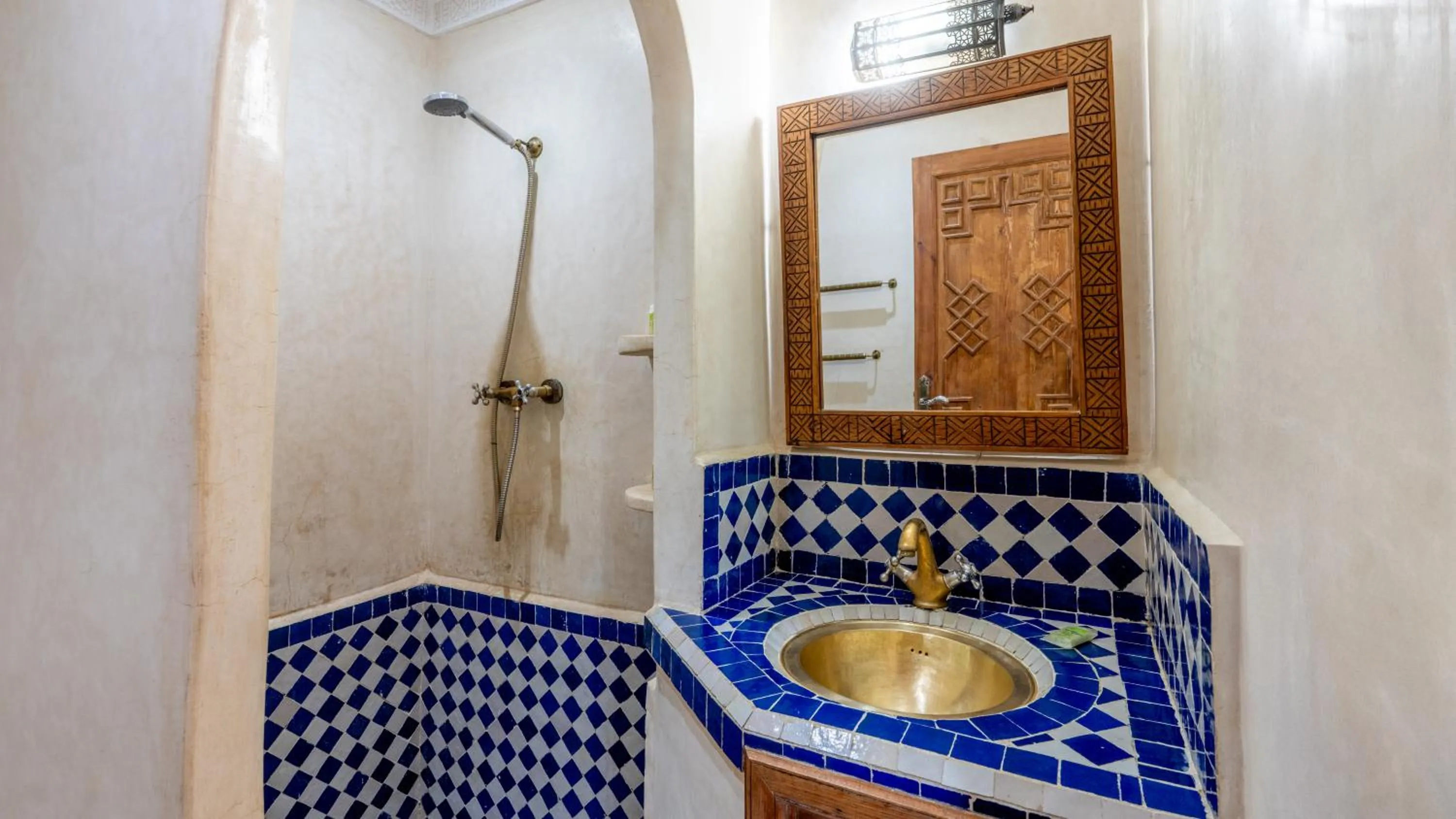 Shower in Riad Abaka hotel & boutique