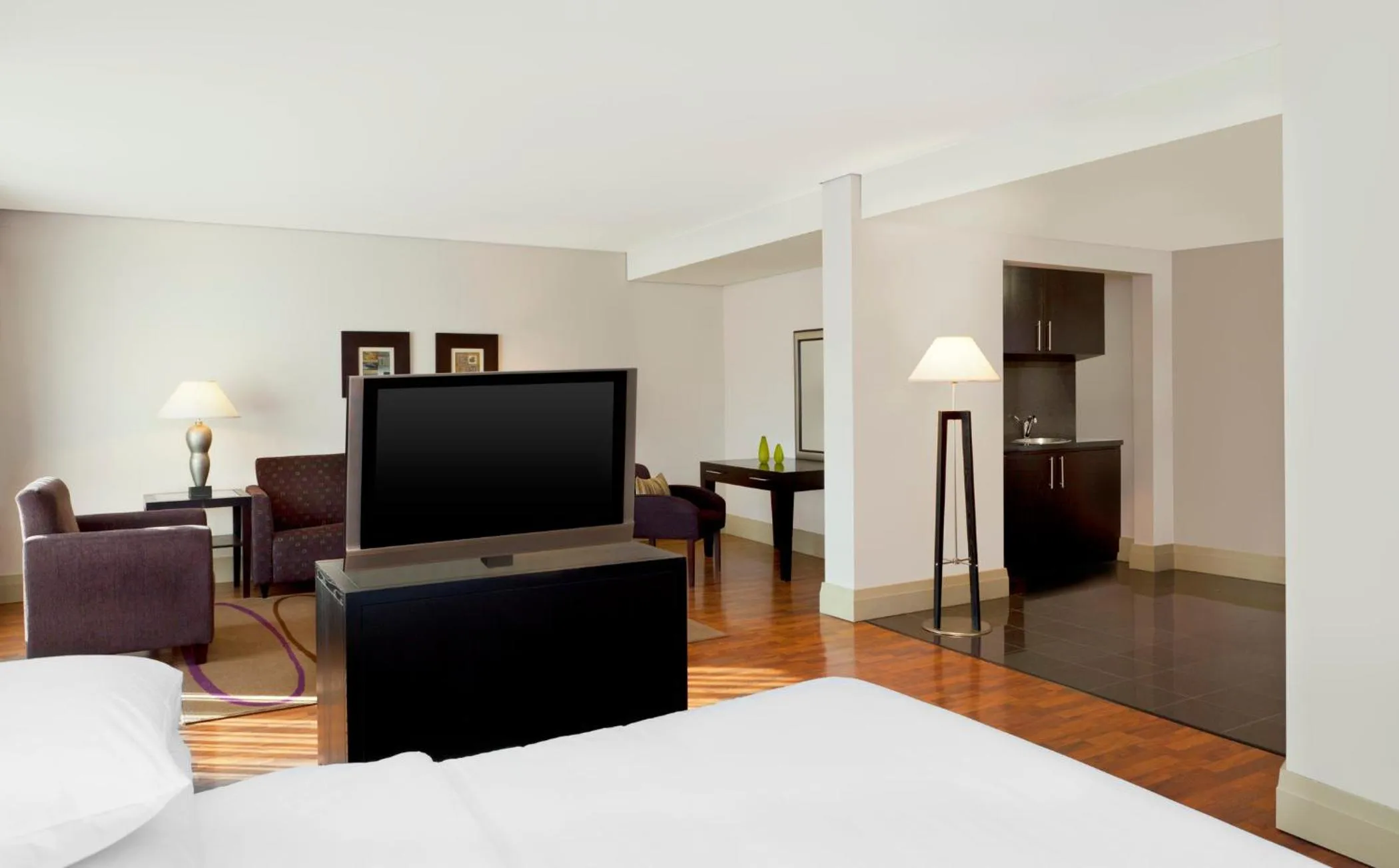 Kitchen or kitchenette, Bed in Mak Albania Hotel