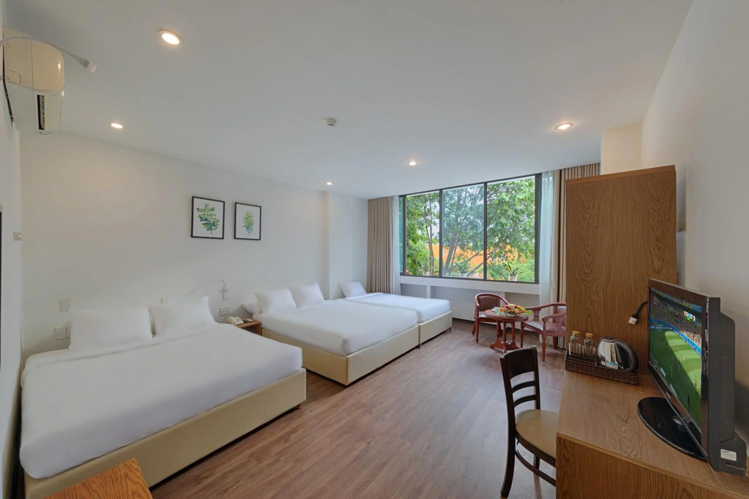 Communal lounge/ TV room, Bed in Vitalis Riverside Hotel