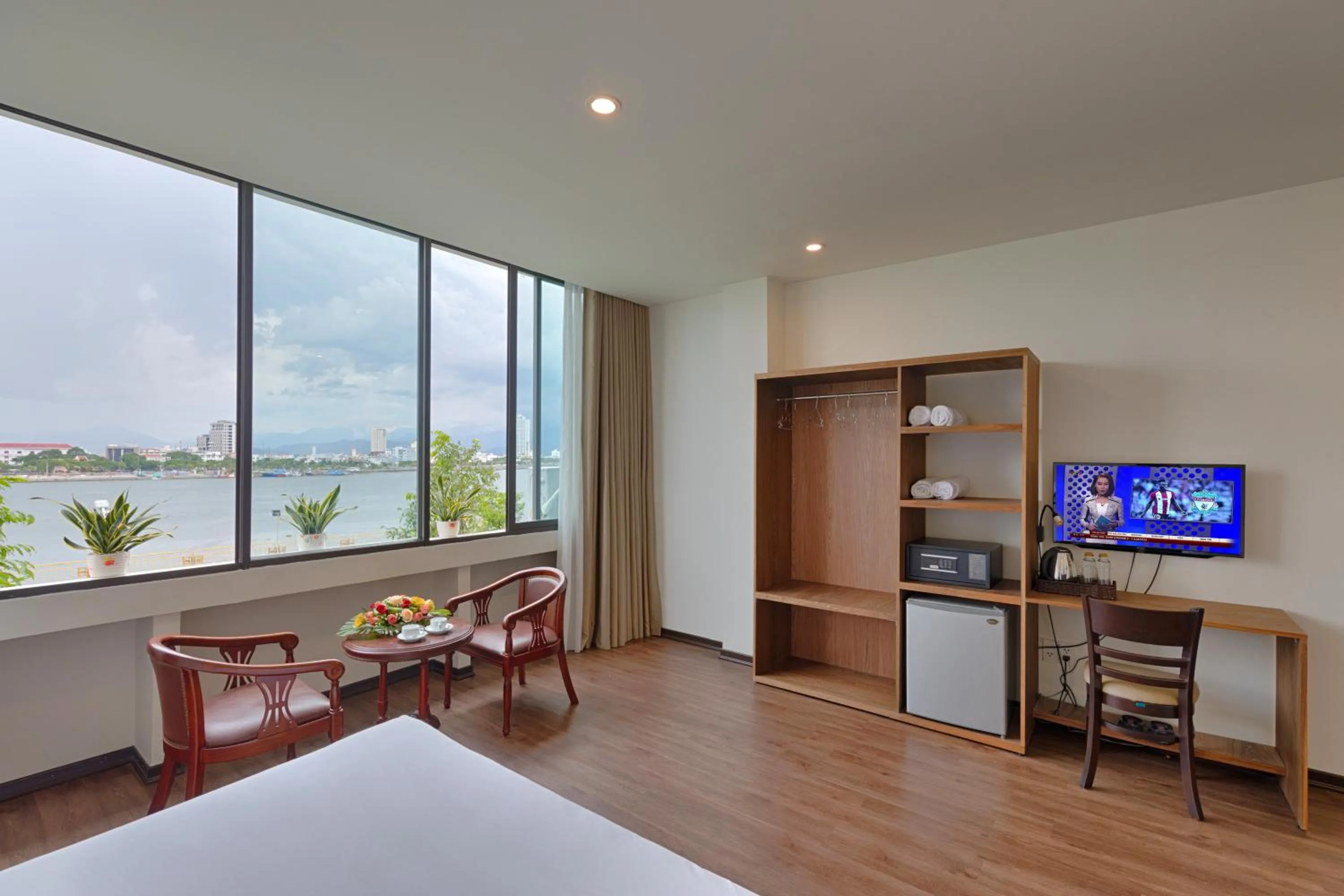 Seating area, Bed in Vitalis Riverside Hotel