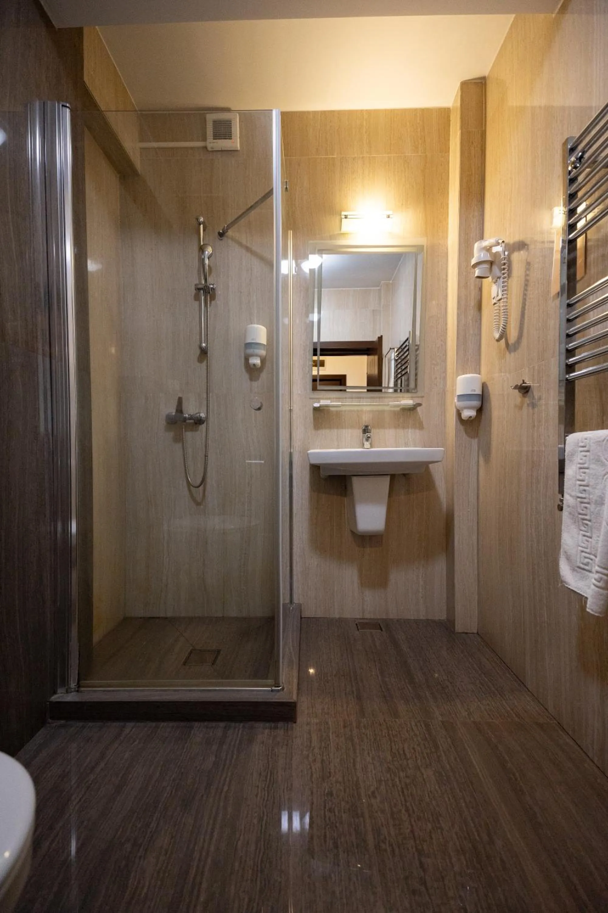 Shower in Hotel Restaurant Imperial