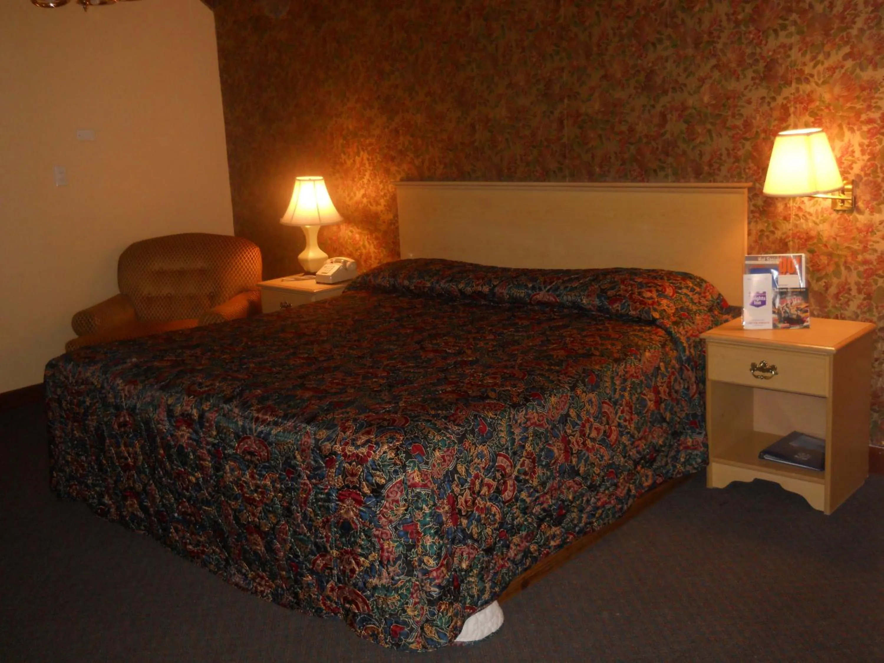 Bed in Red Carpet Inn