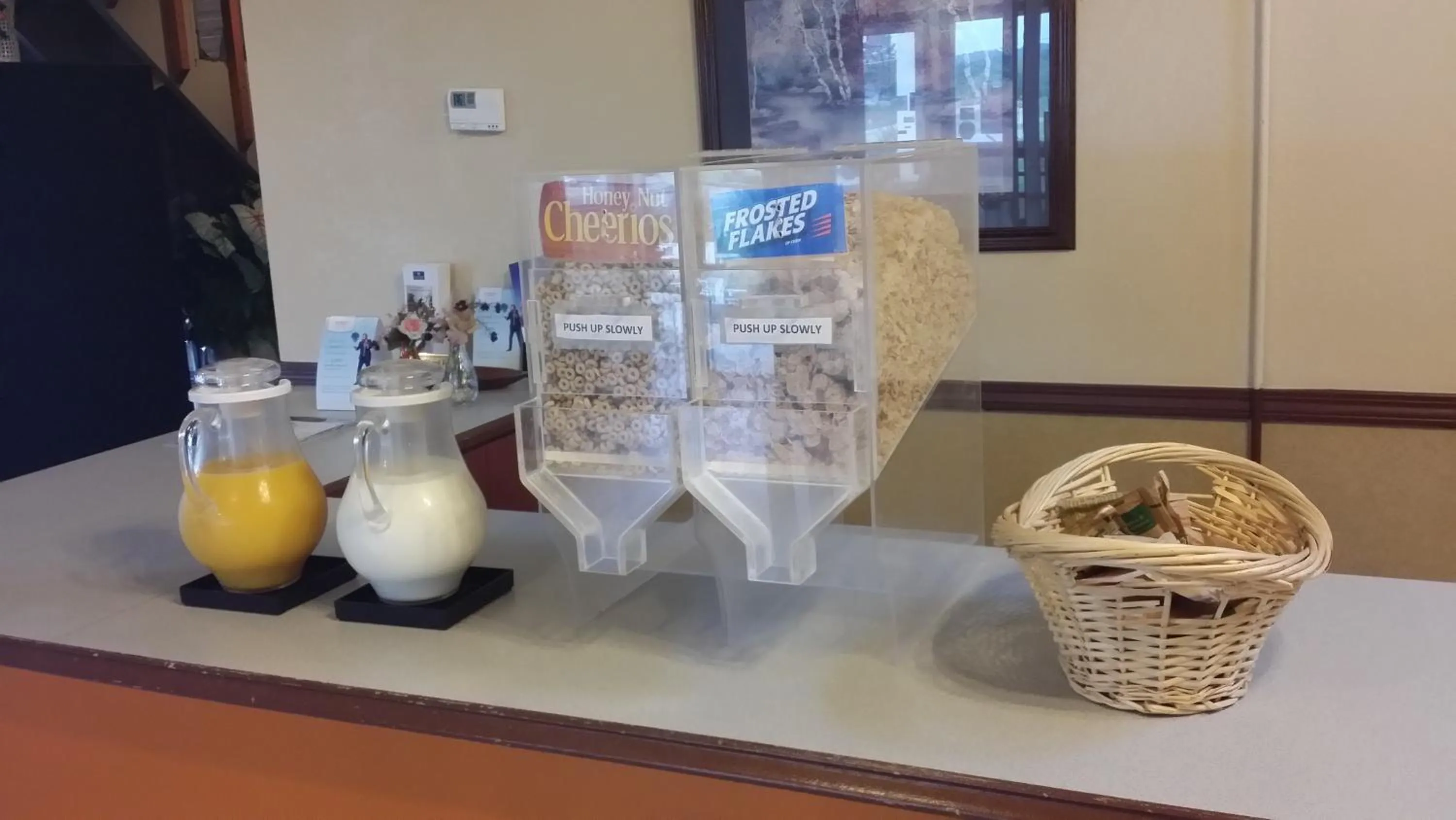 Continental breakfast in Red Carpet Inn